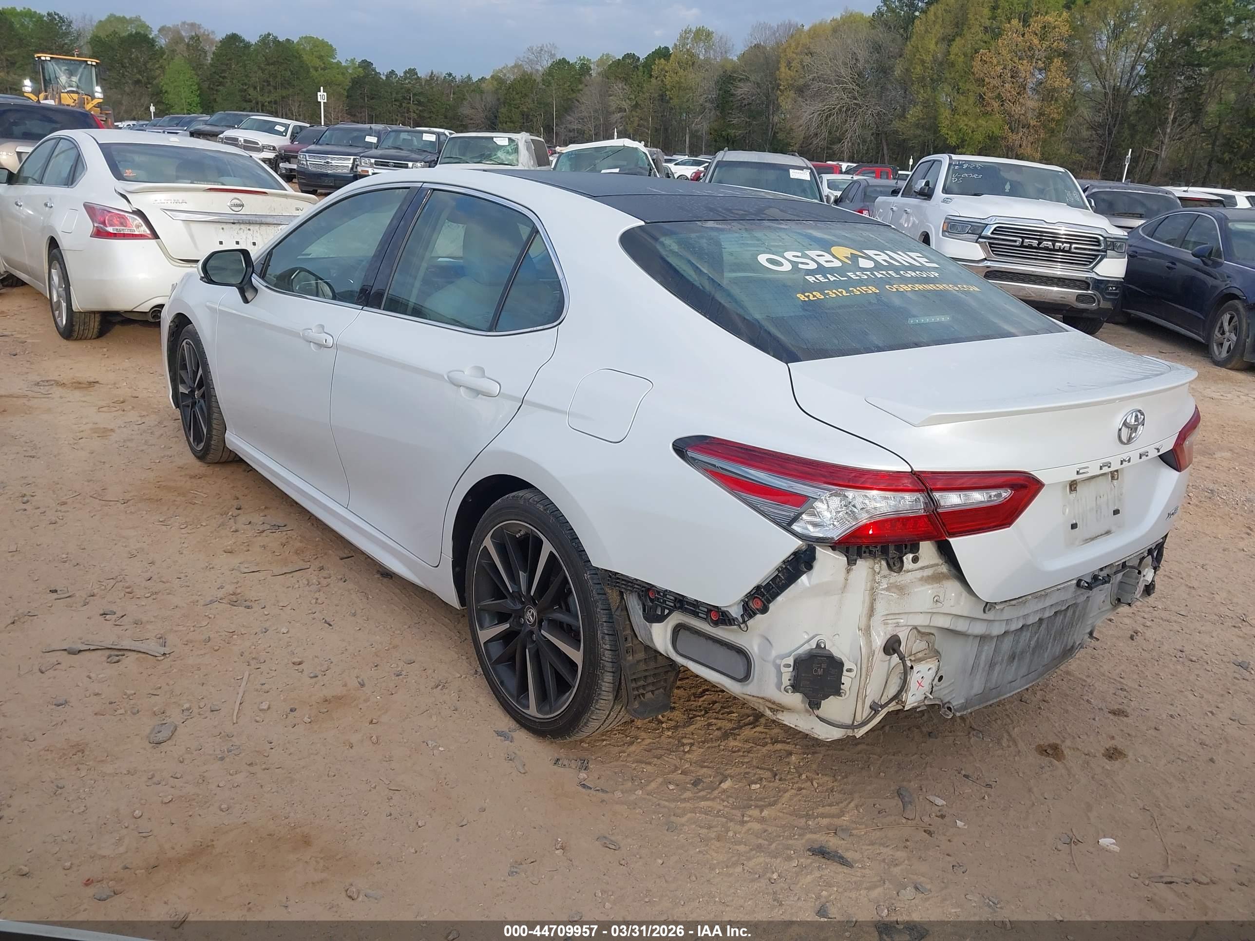 TOYOTA CAMRY image 3