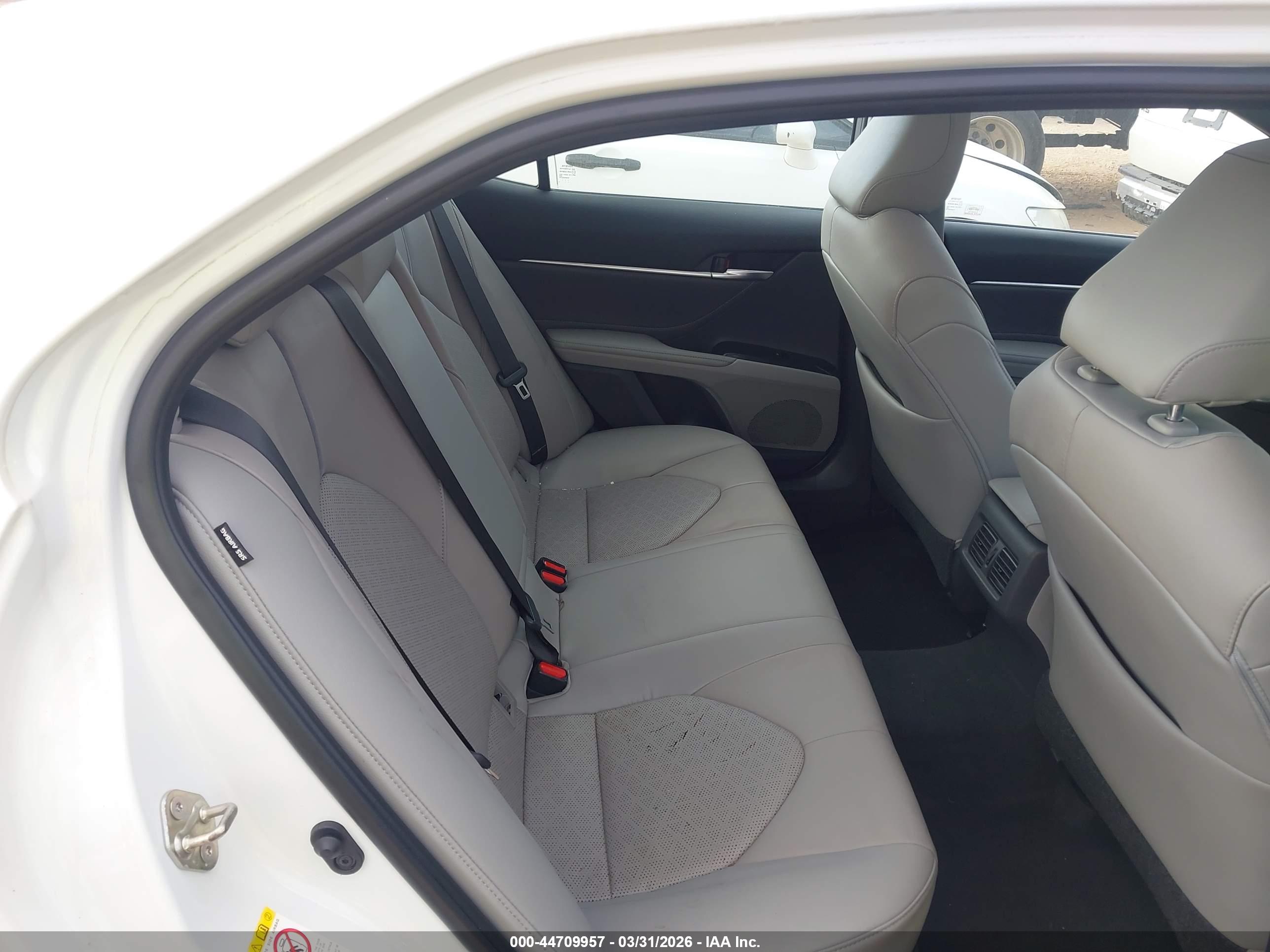 TOYOTA CAMRY image 8
