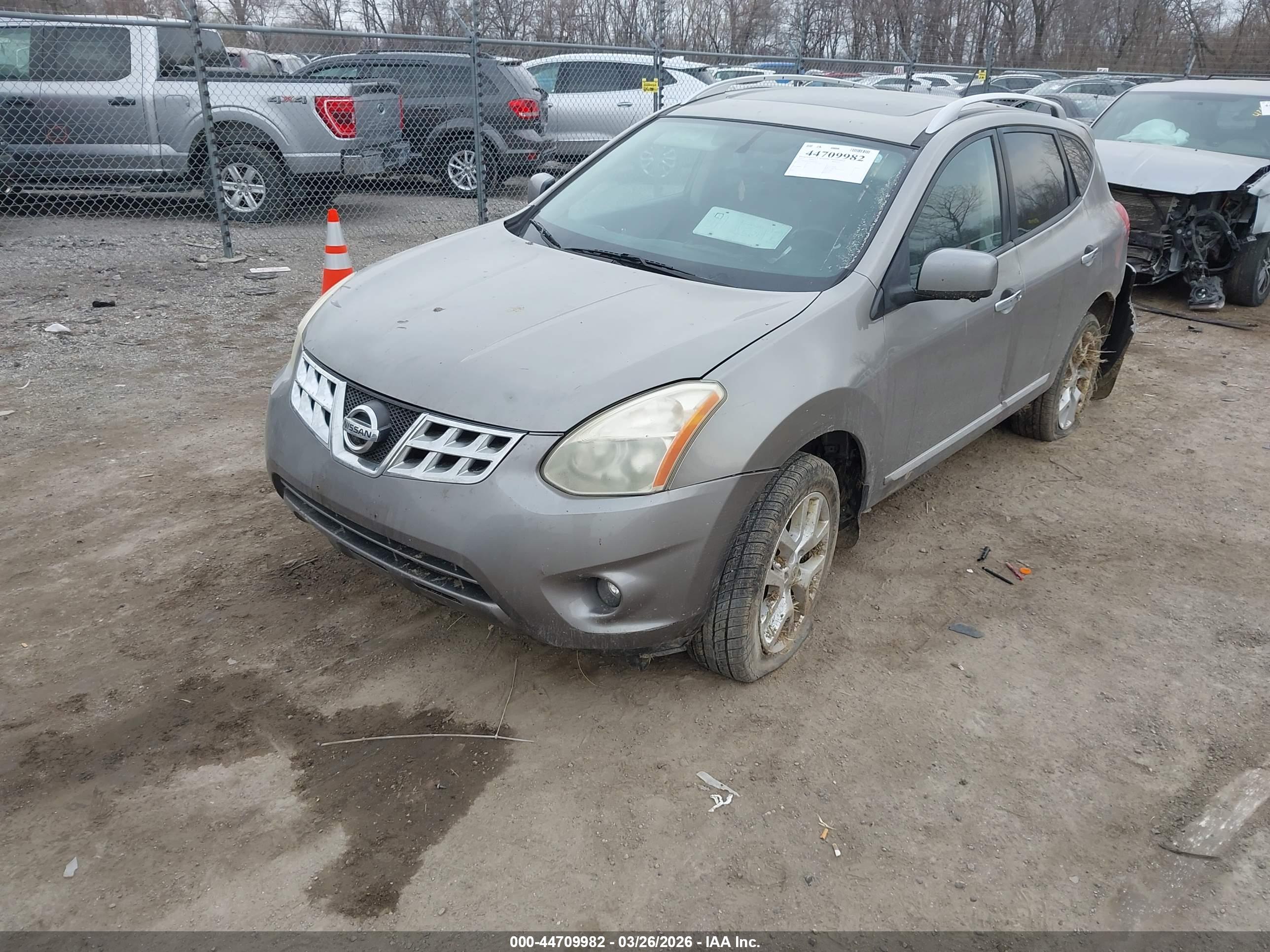NISSAN ROGUE image 2