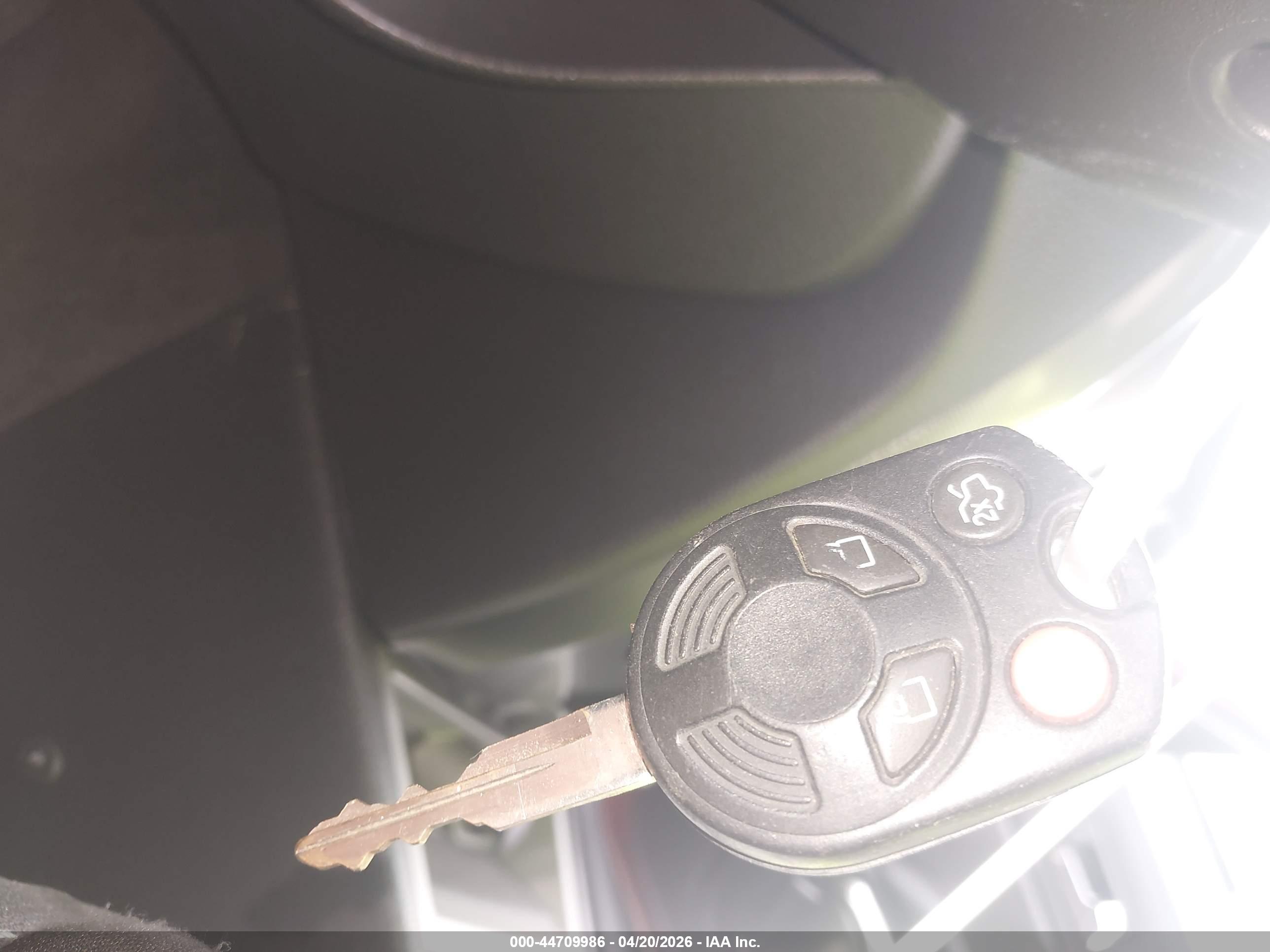 FORD FUSION image 11