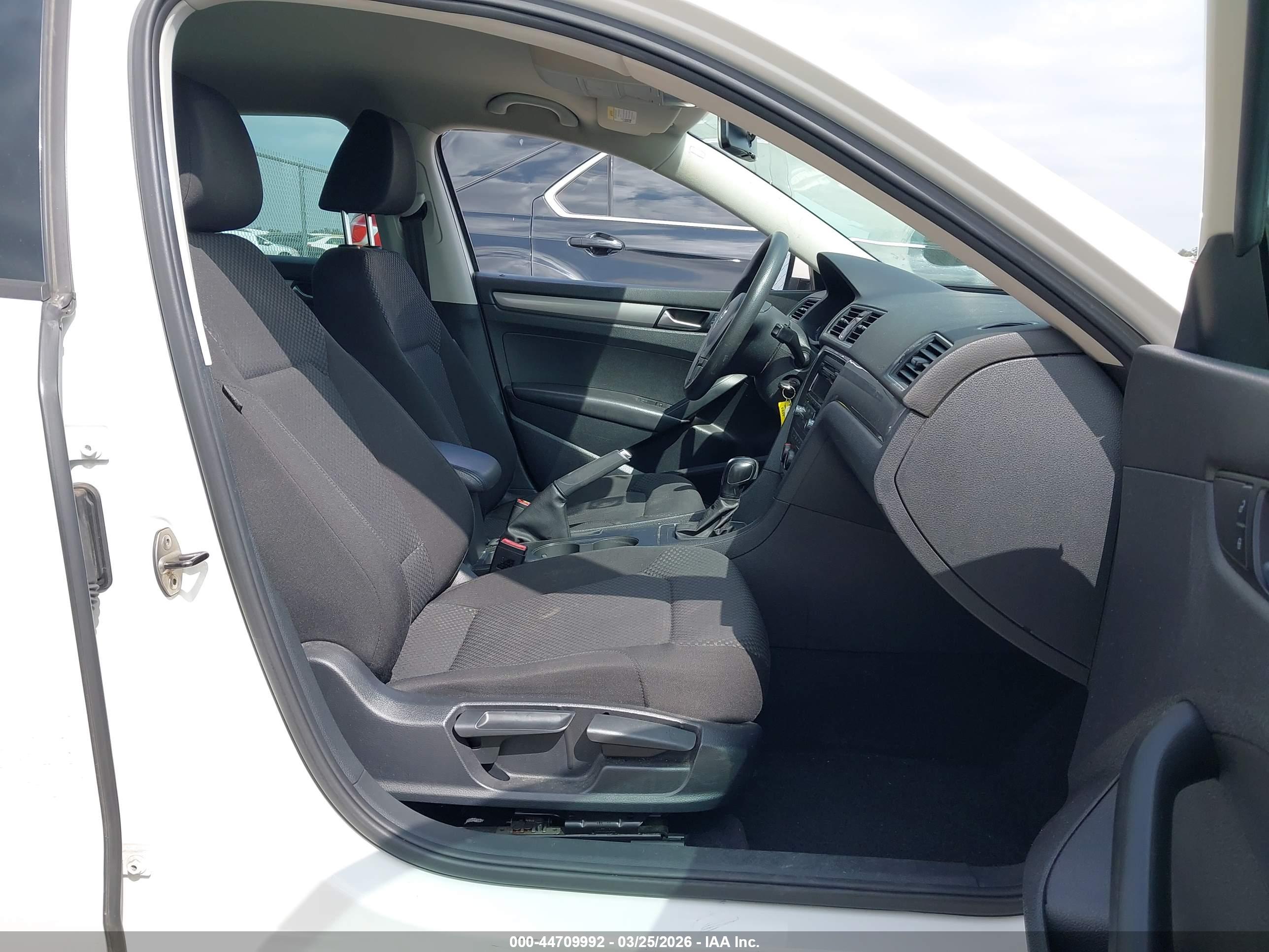 VOLKSWAGEN PASSAT image 5