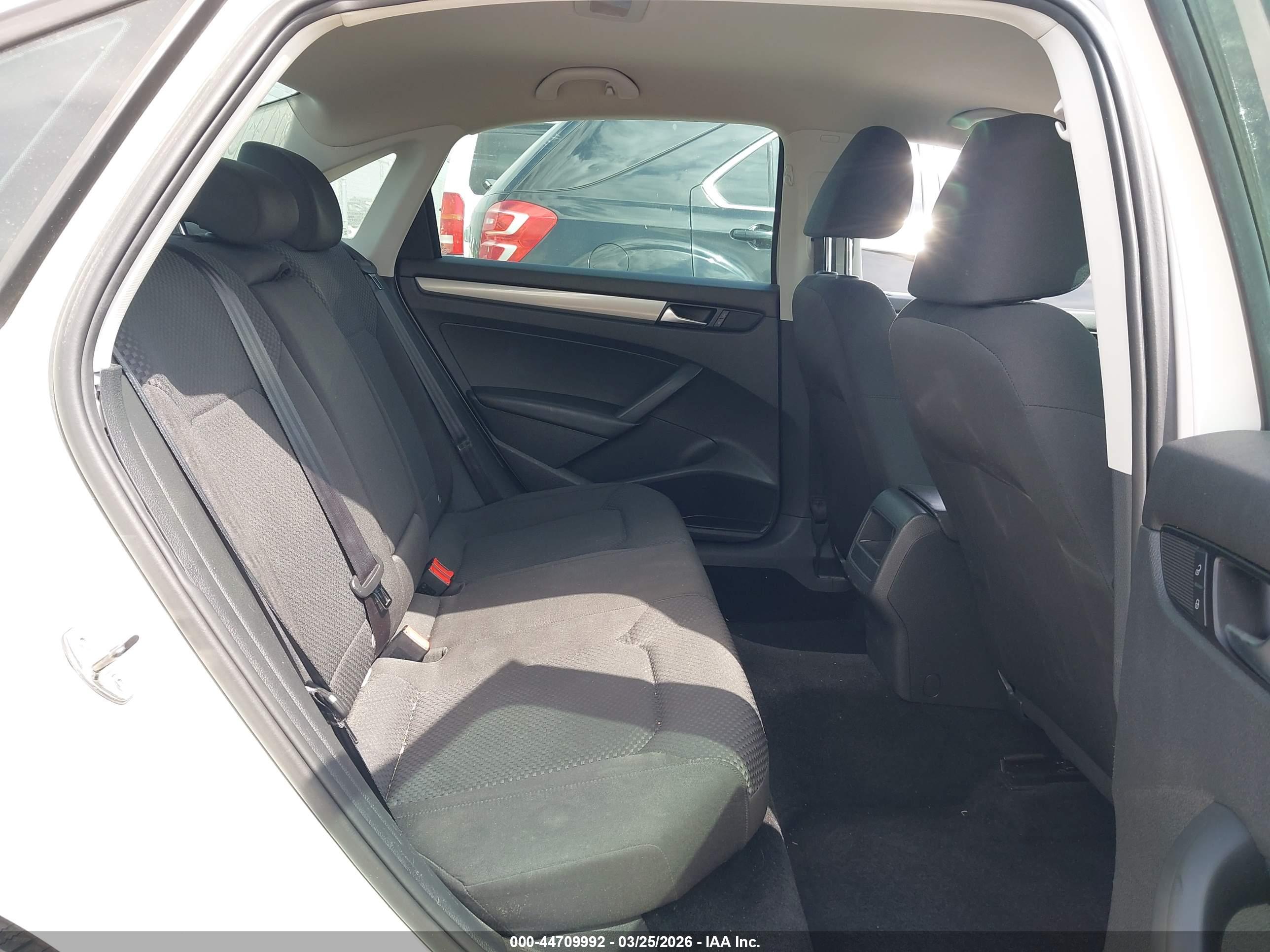 VOLKSWAGEN PASSAT image 8