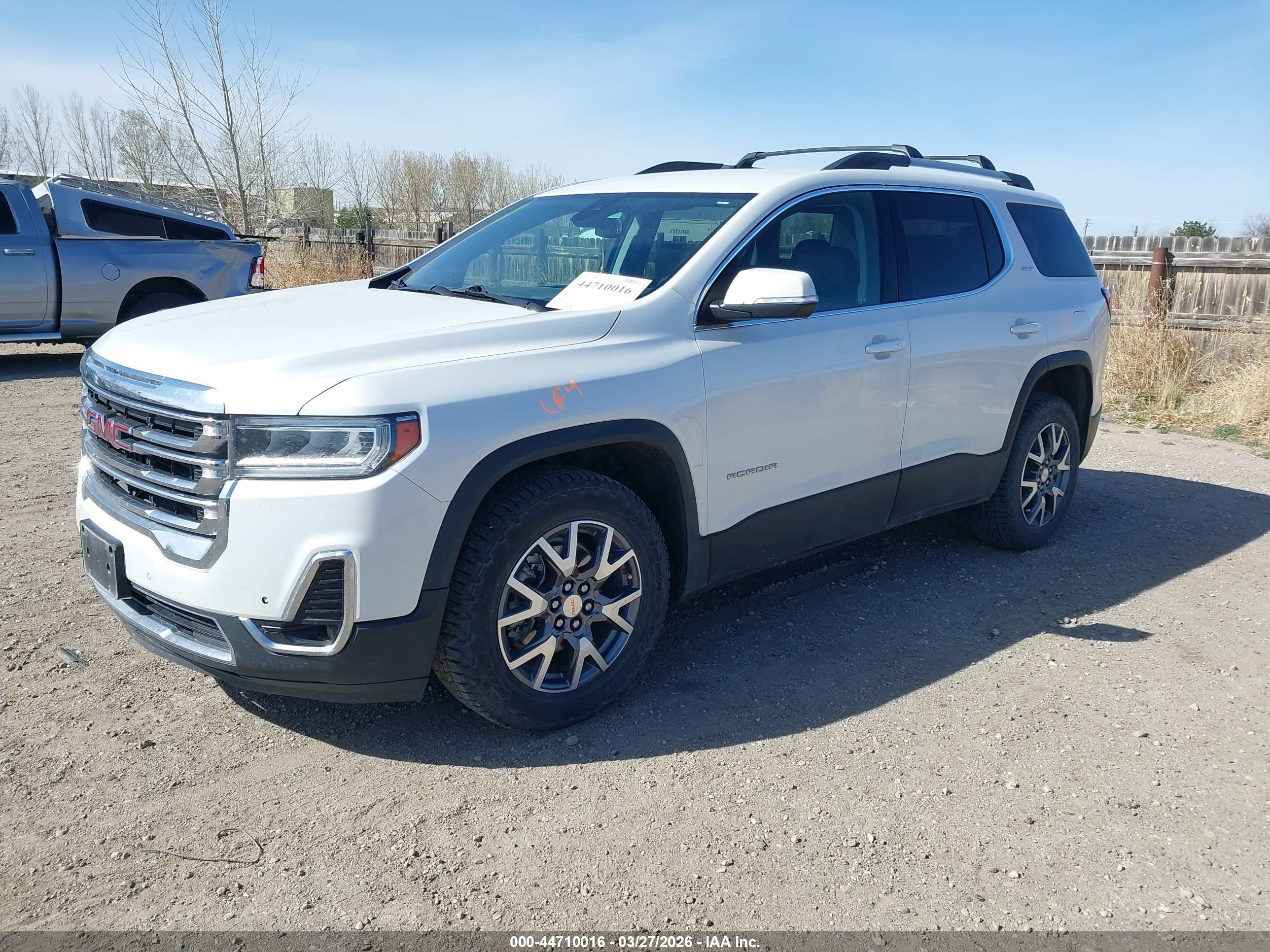GMC ACADIA image 2