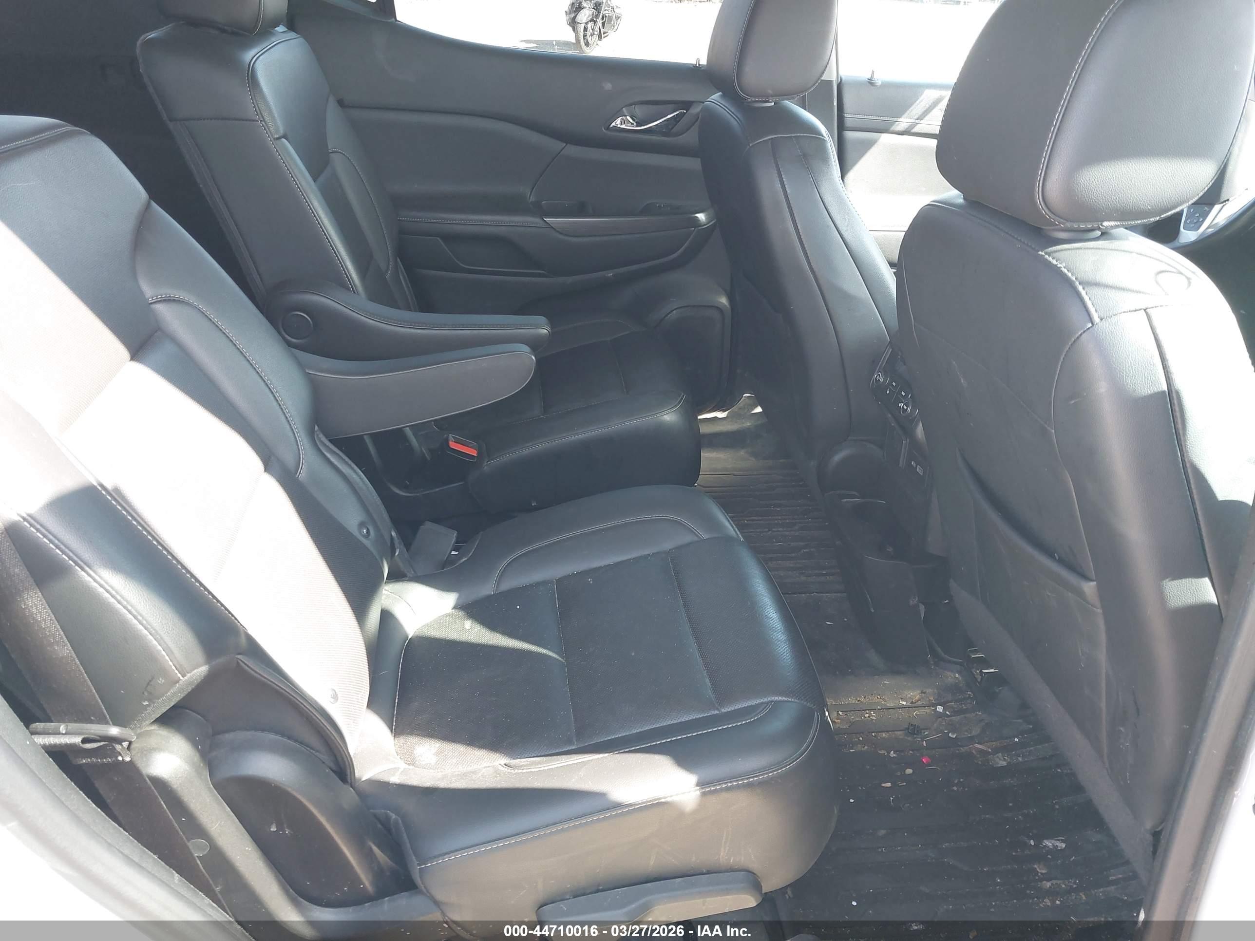 GMC ACADIA image 8