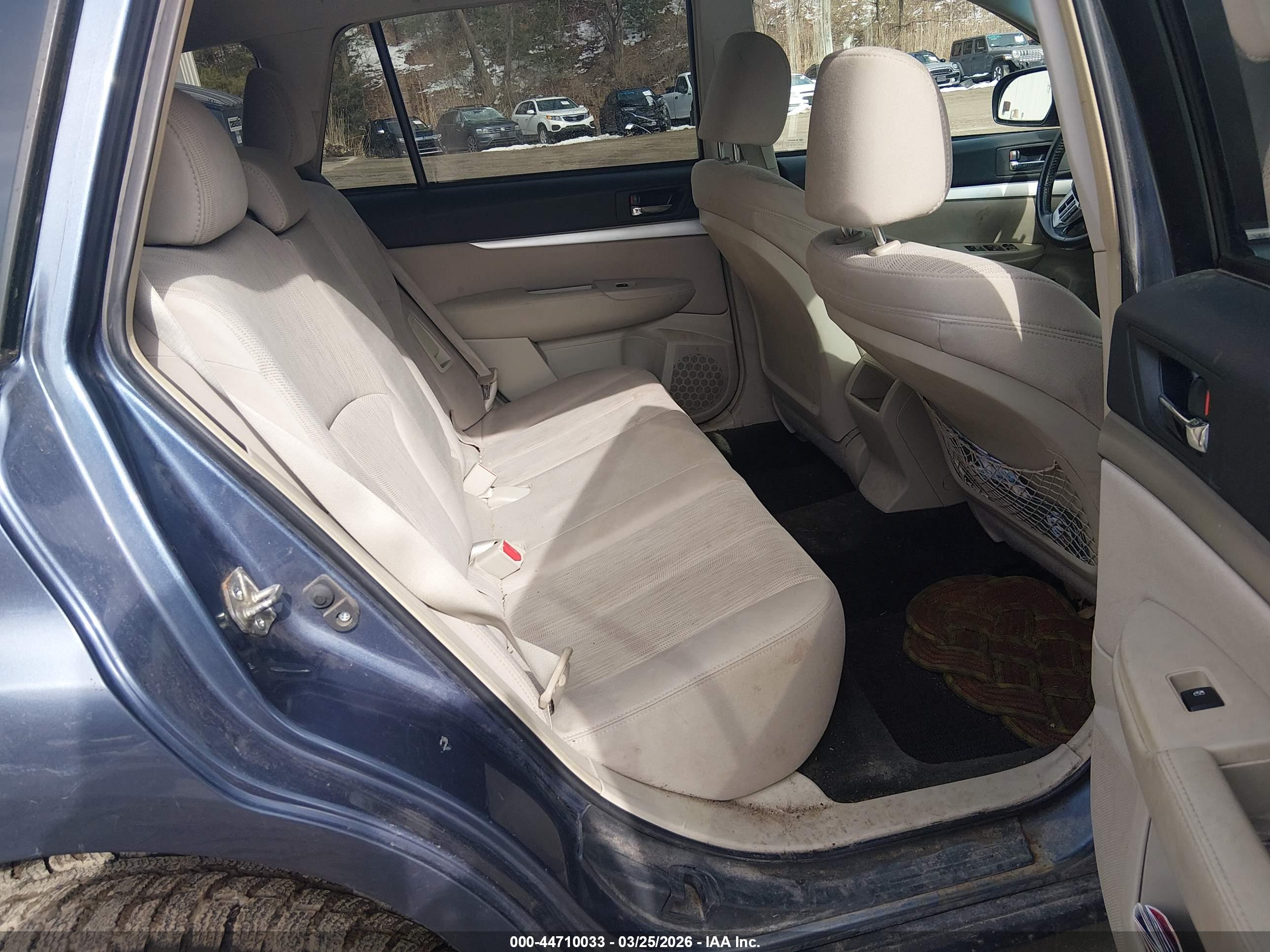 SUBARU OUTBACK image 8