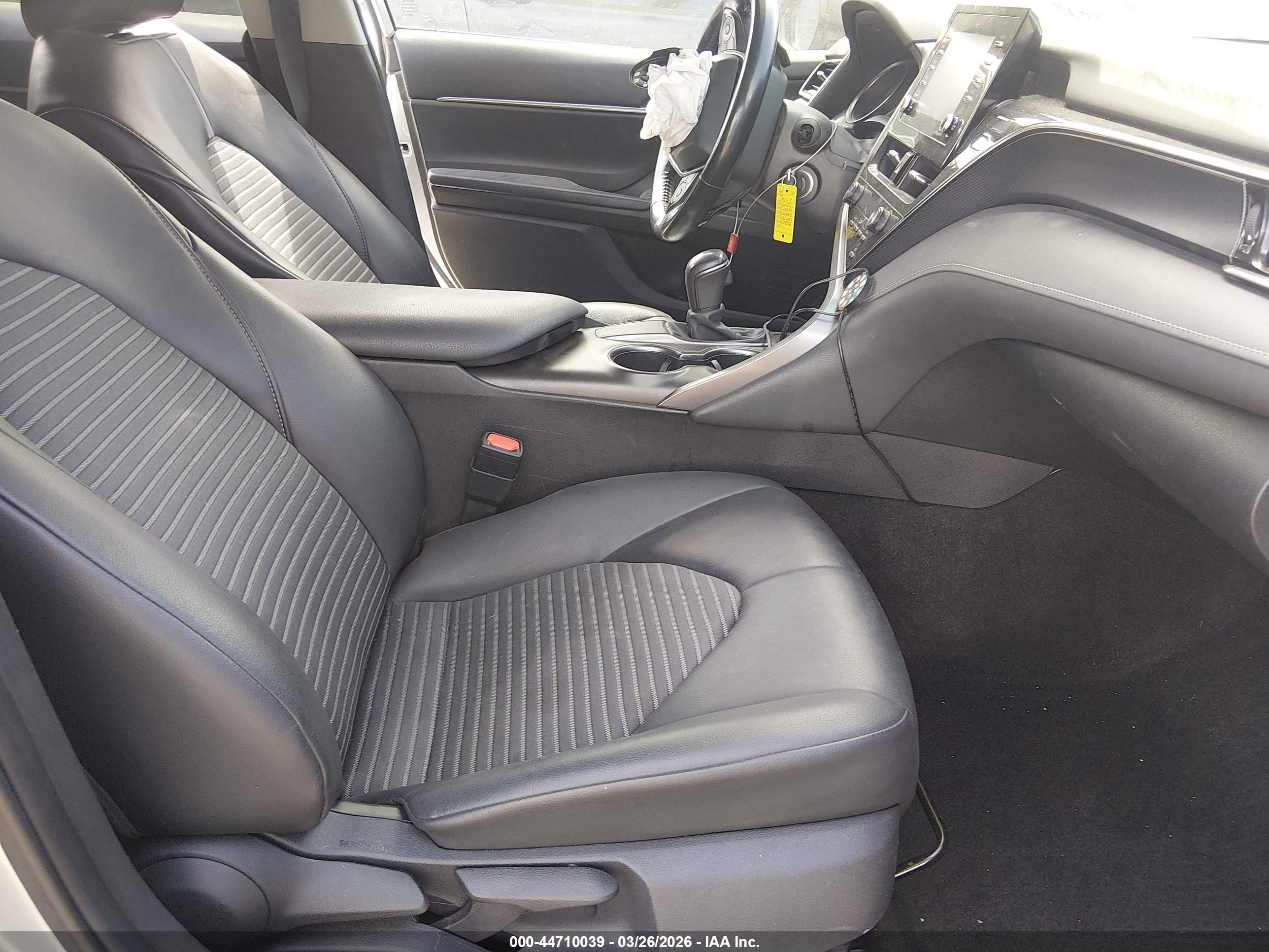 TOYOTA CAMRY image 5