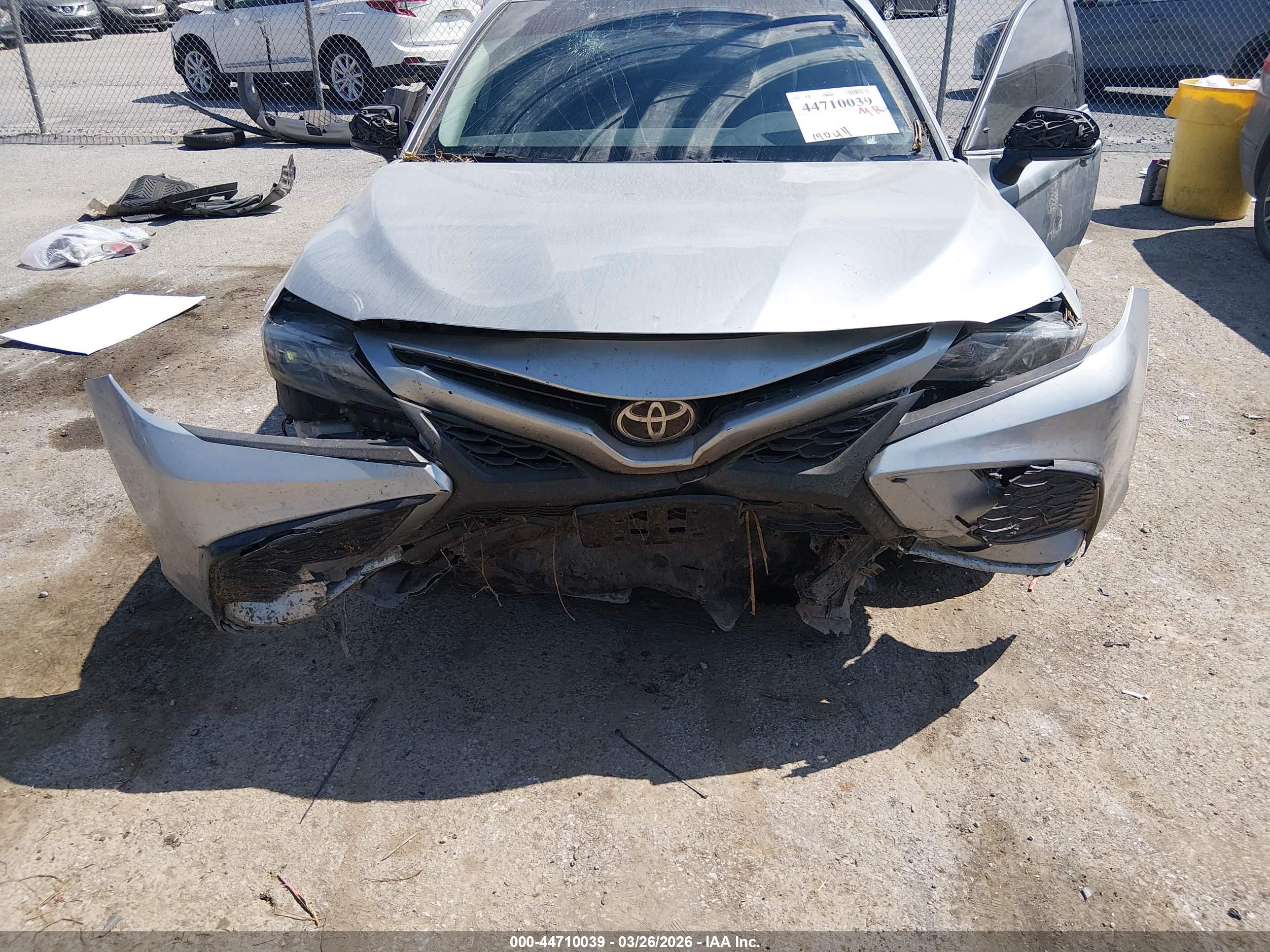 TOYOTA CAMRY image 6