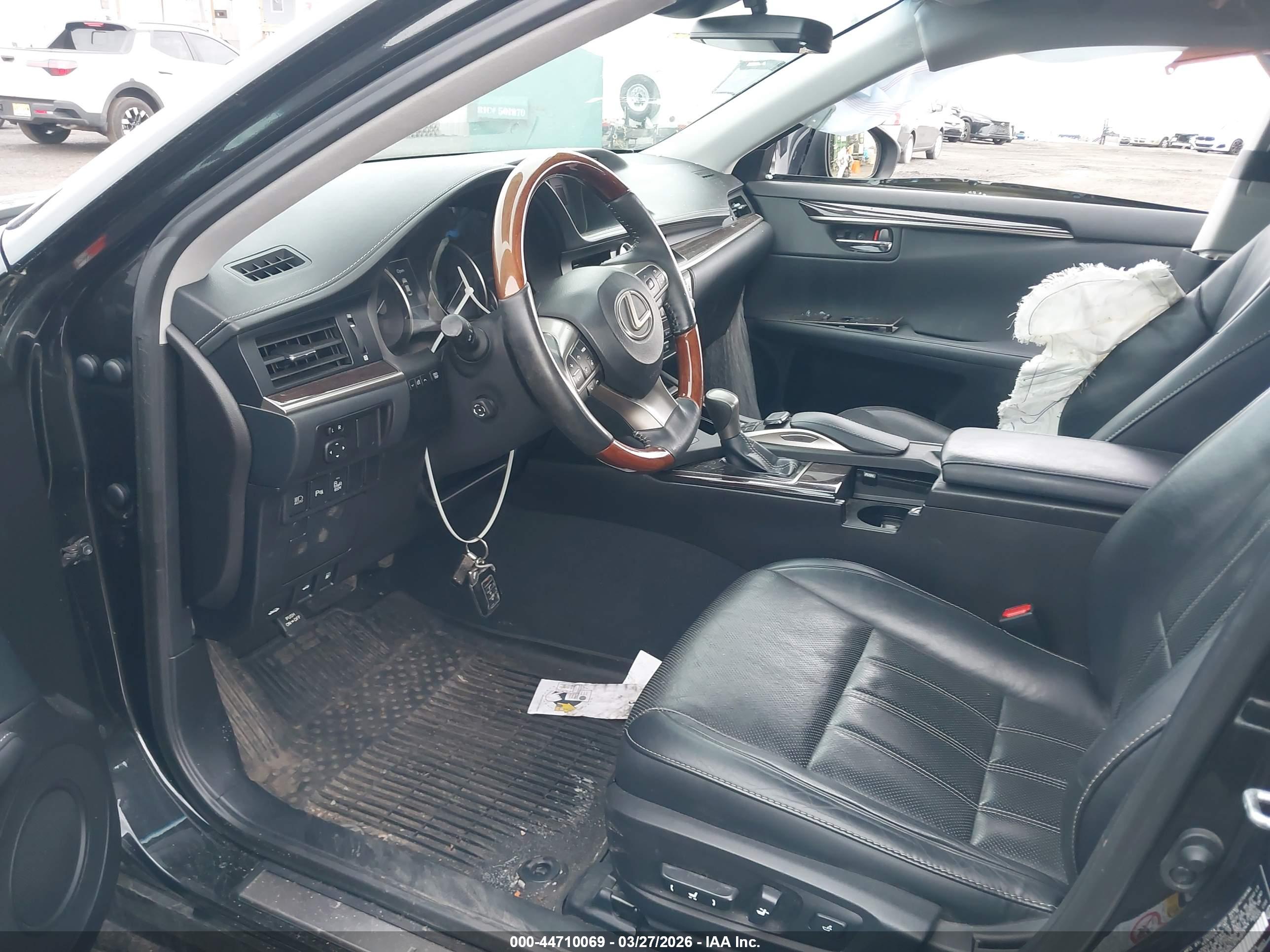 LEXUS ES image 5