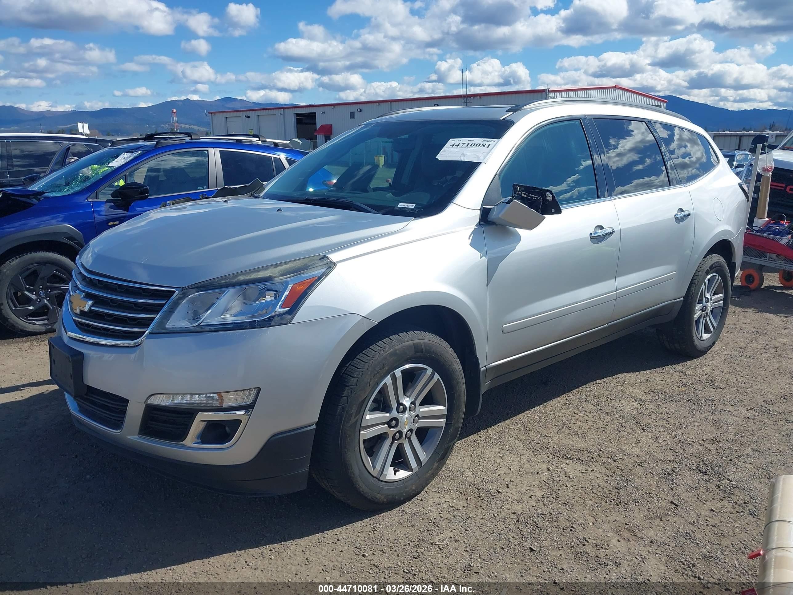 CHEVROLET TRAVERSE image 2