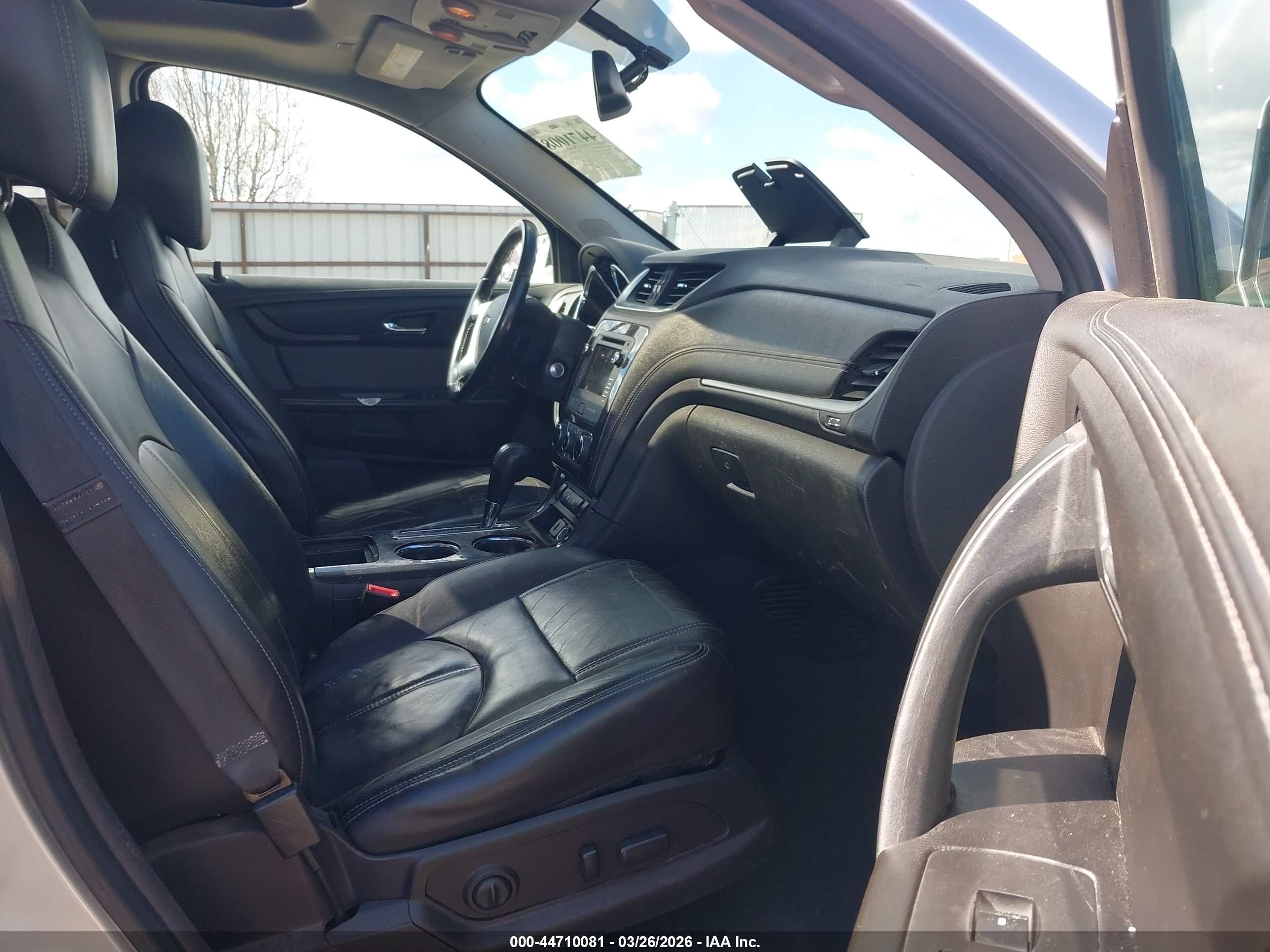CHEVROLET TRAVERSE image 5