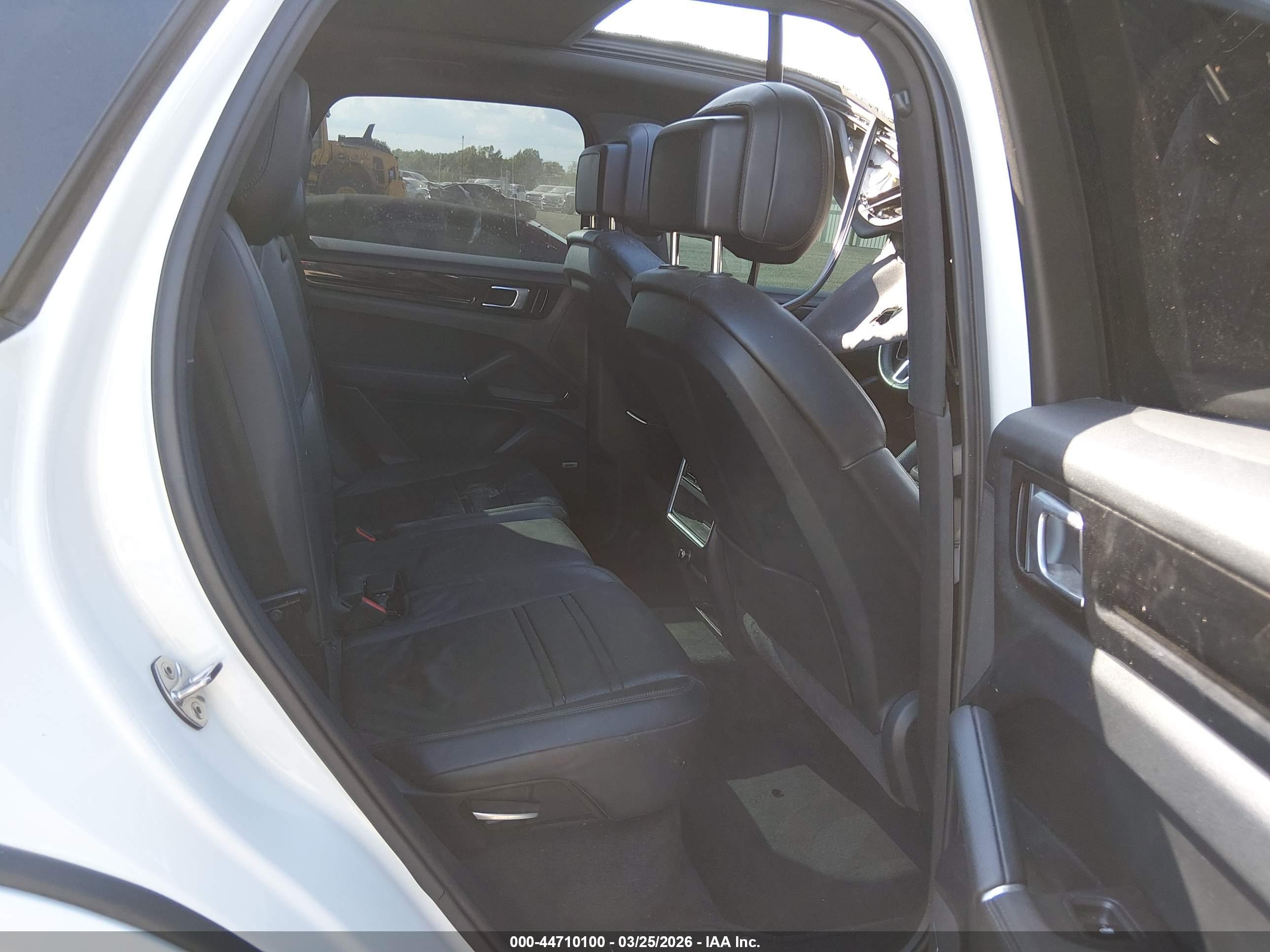 PORSCHE CAYENNE image 8