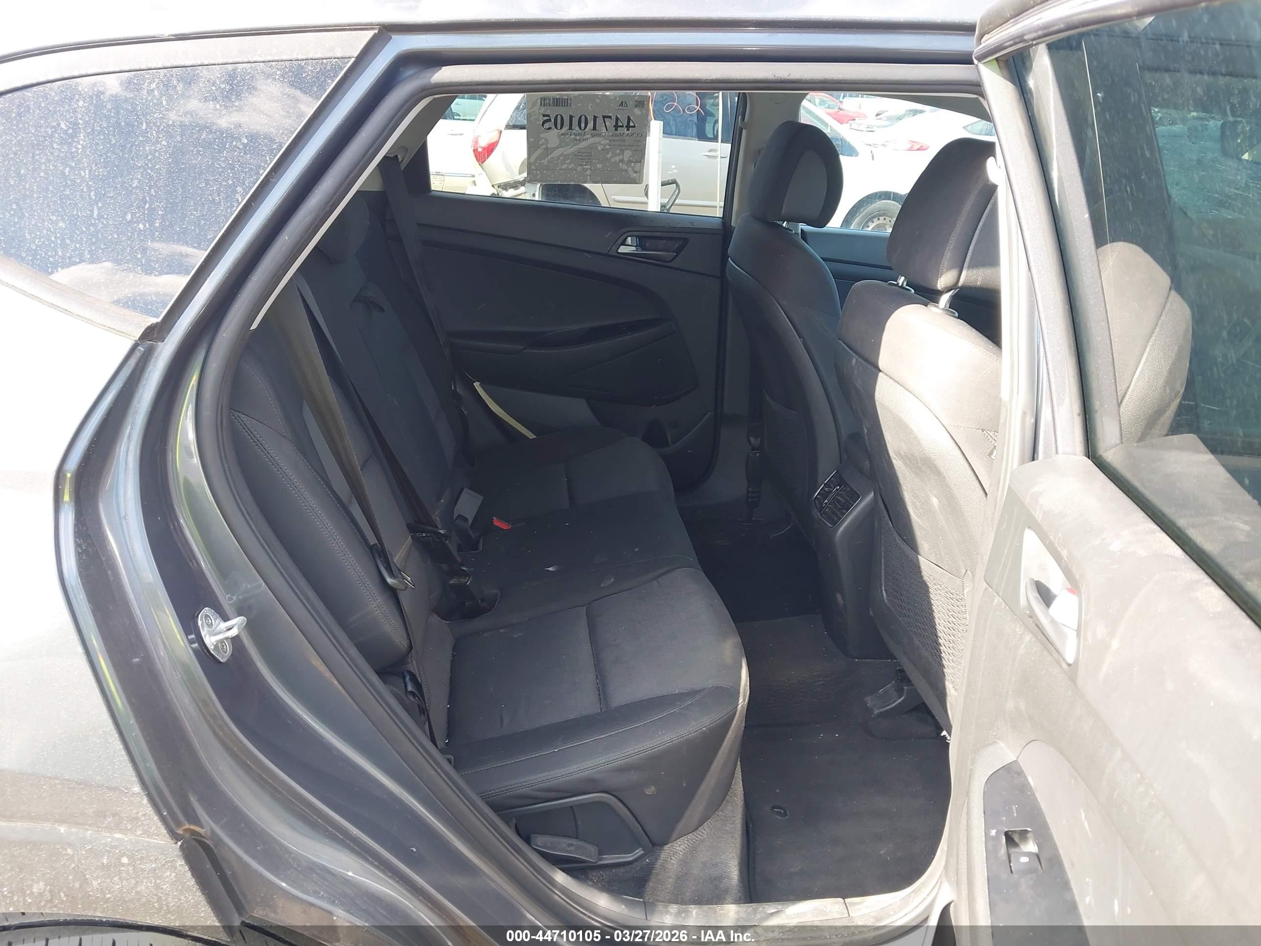 HYUNDAI TUCSON image 8