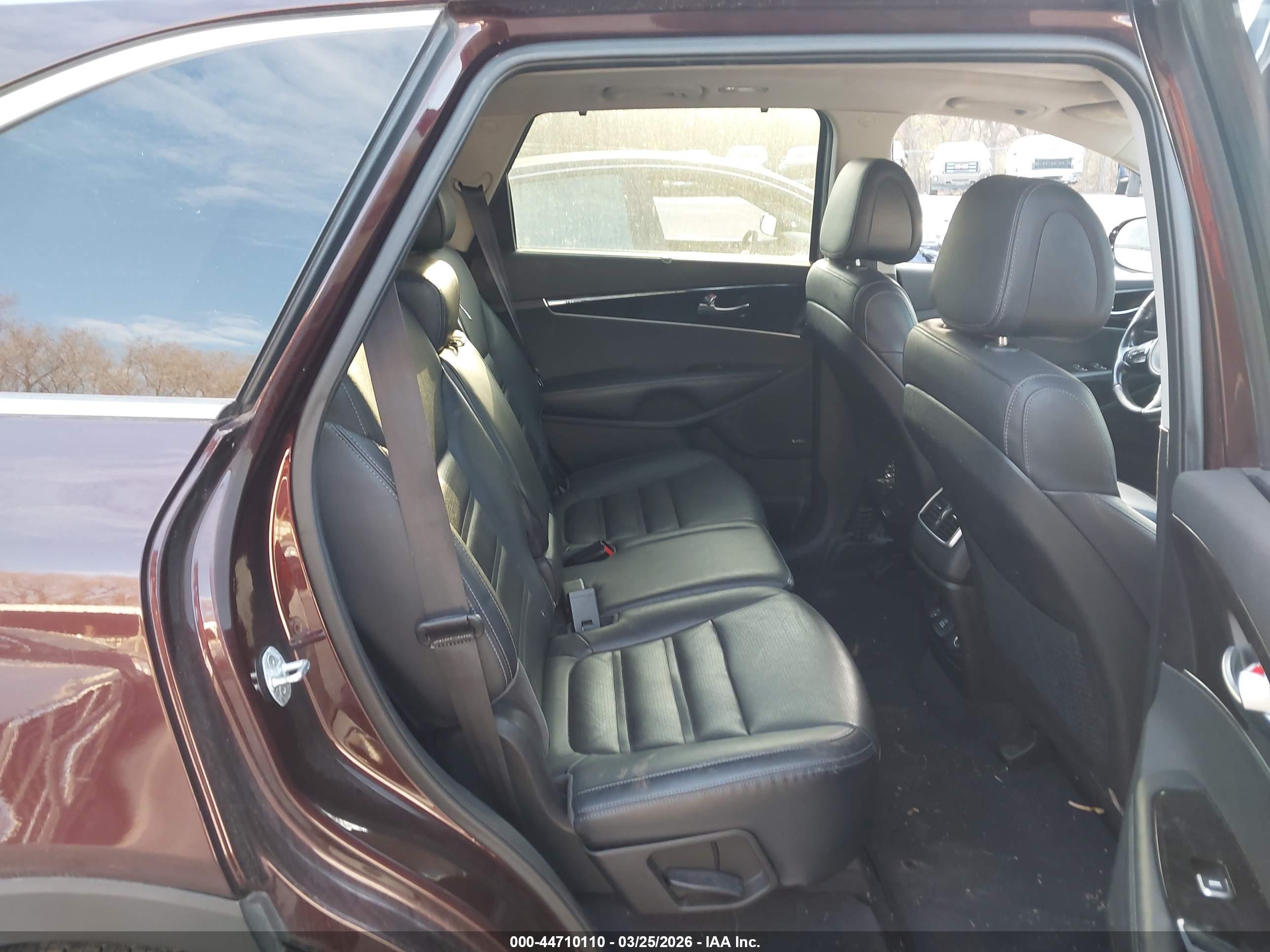 KIA SORENTO image 8