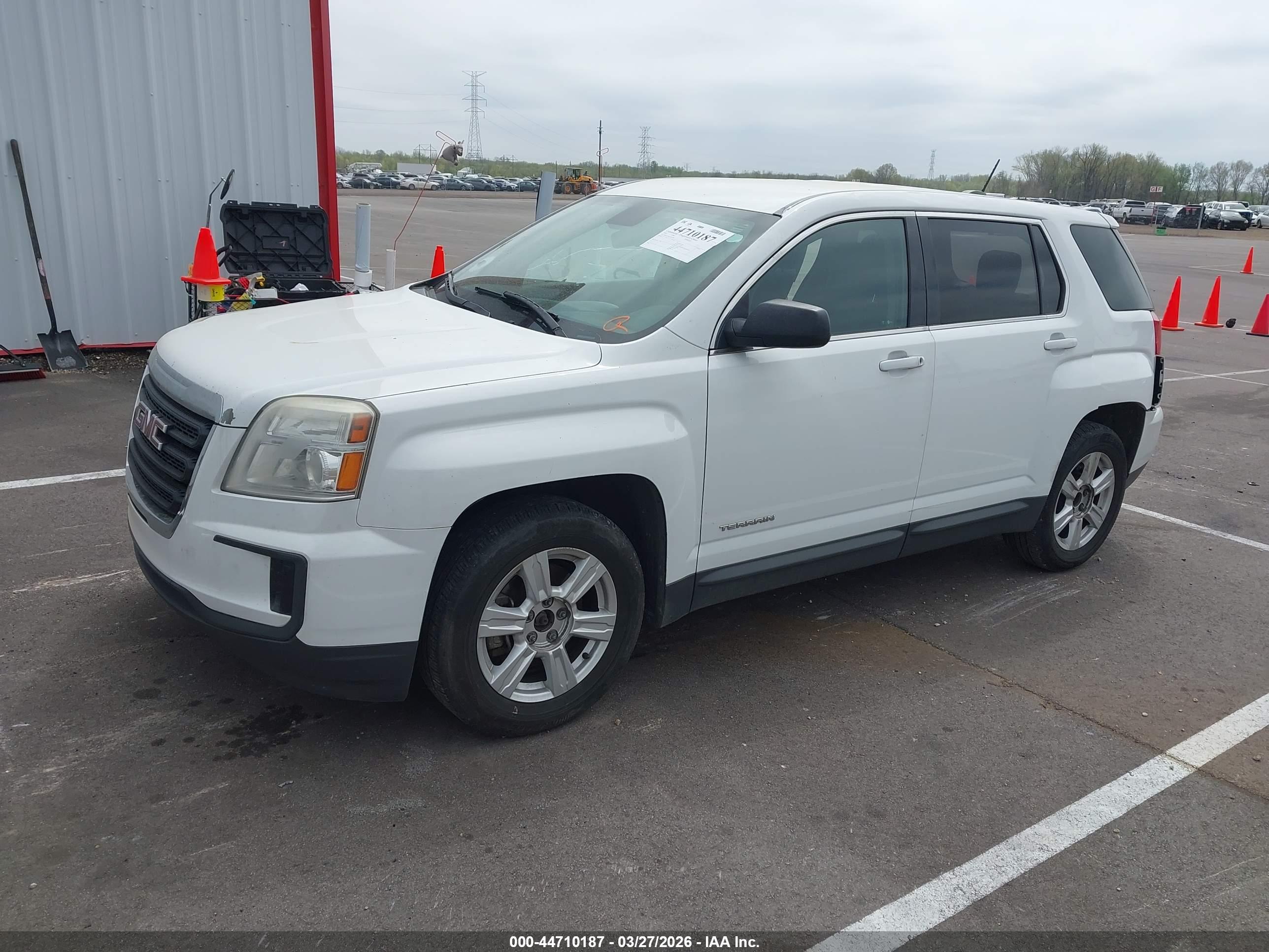 GMC TERRAIN image 2