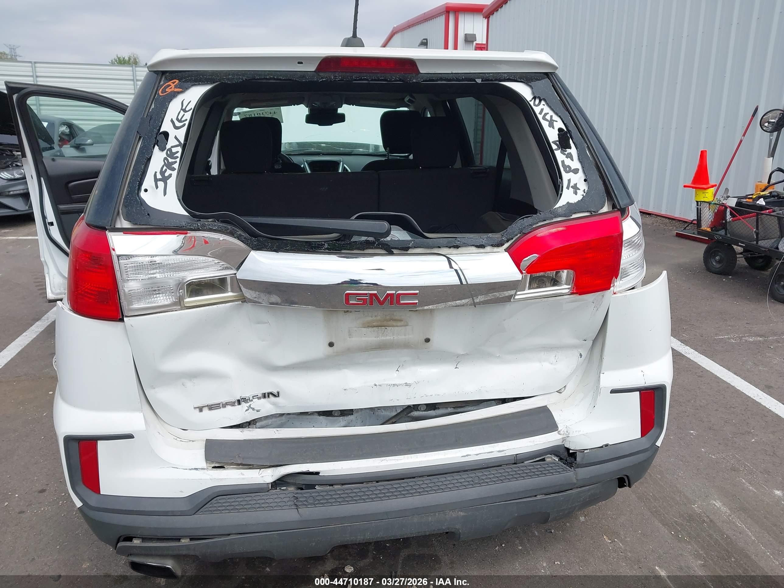 GMC TERRAIN image 6