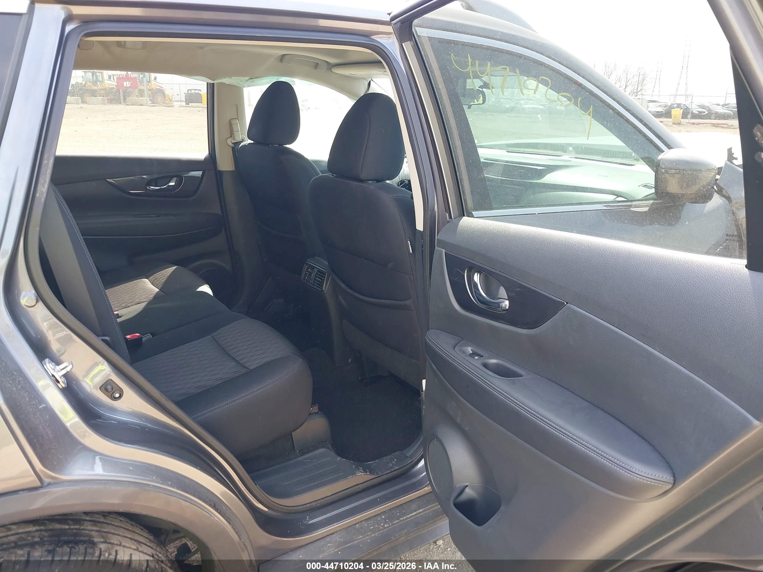 NISSAN ROGUE image 8