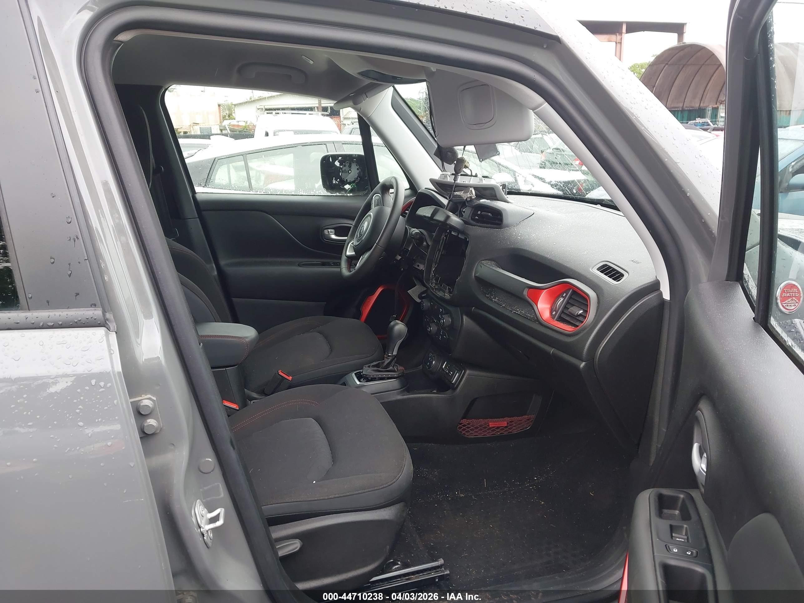 JEEP RENEGADE image 5
