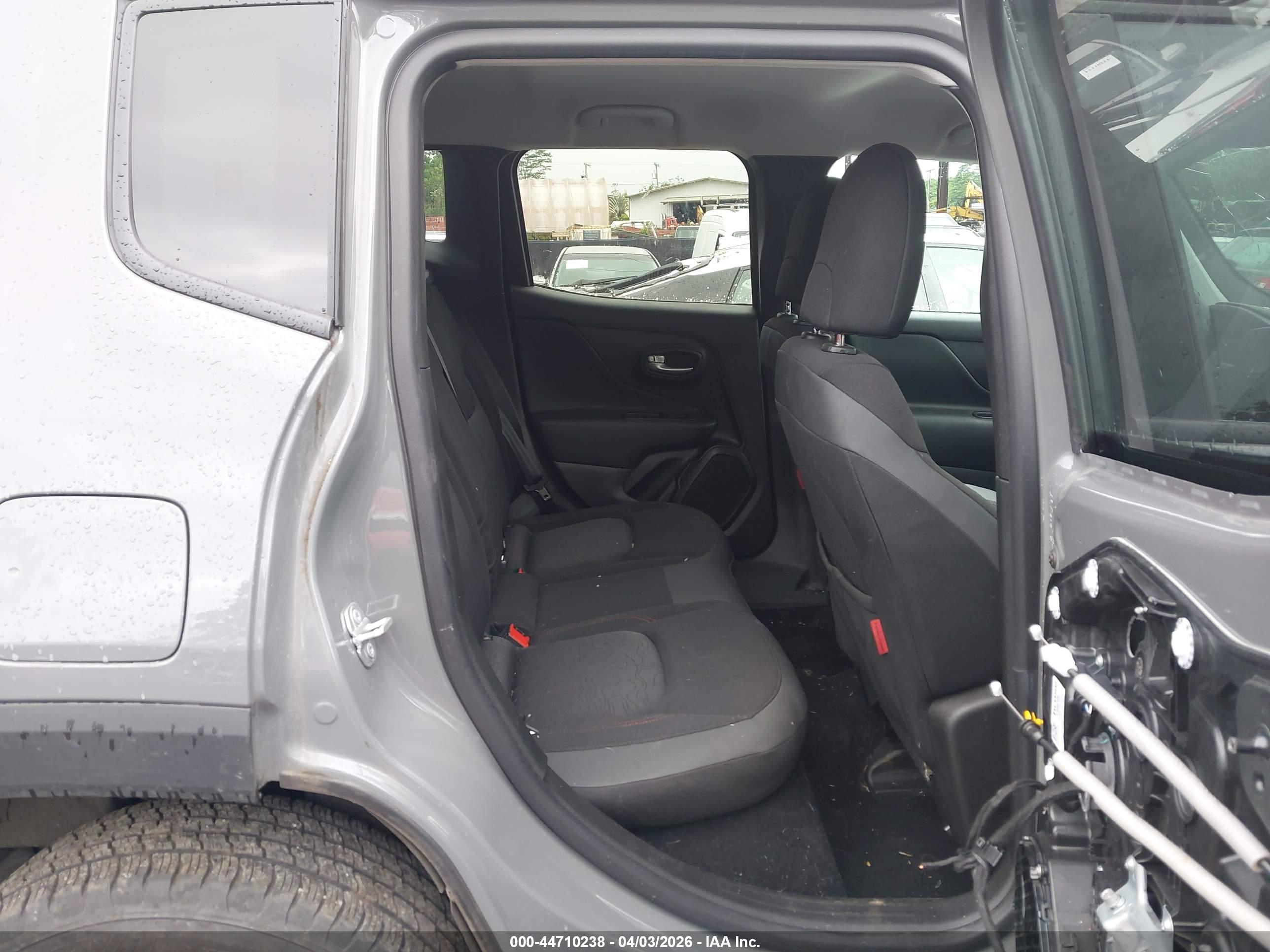 JEEP RENEGADE image 8