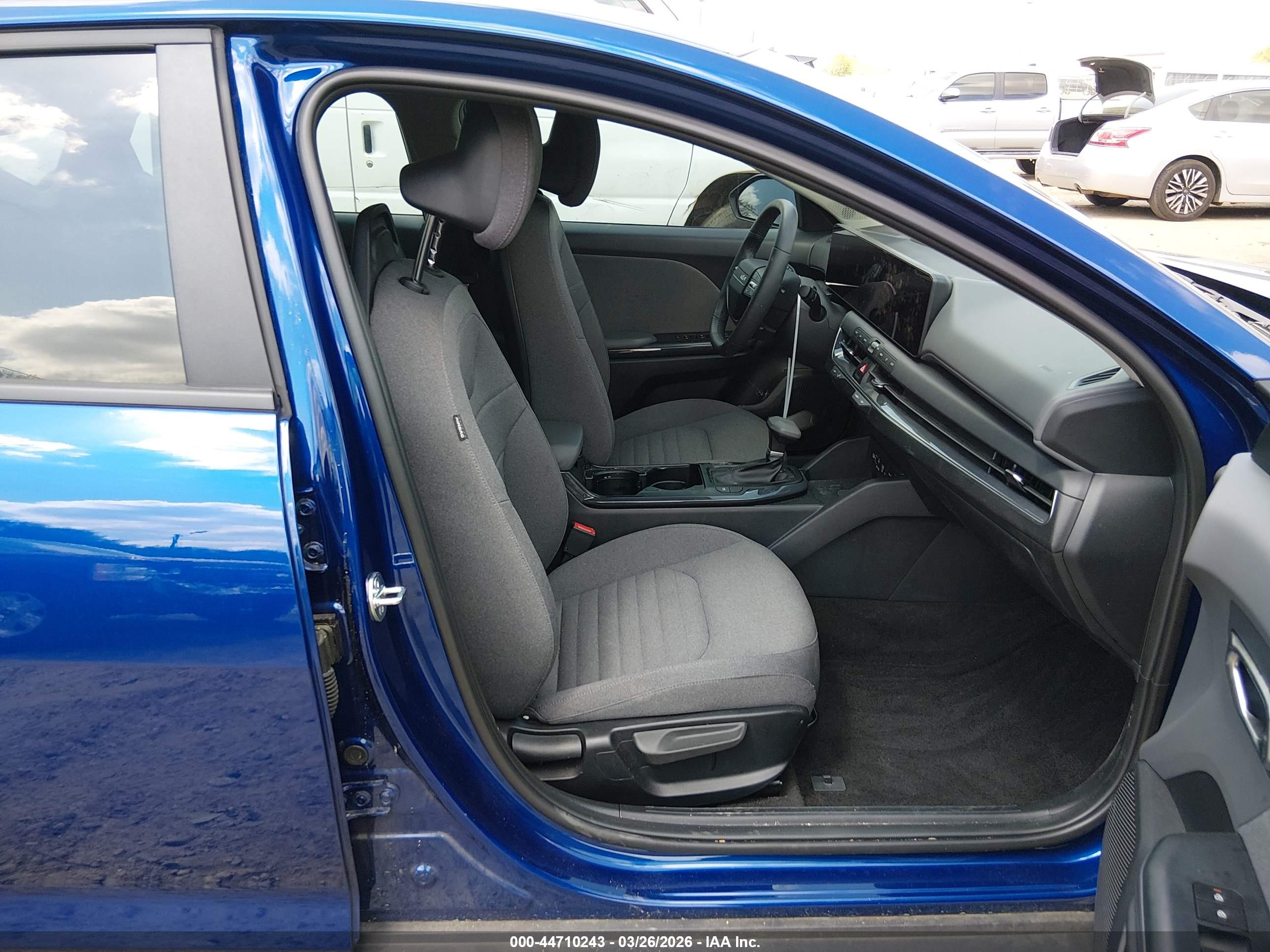 KIA K4 image 5