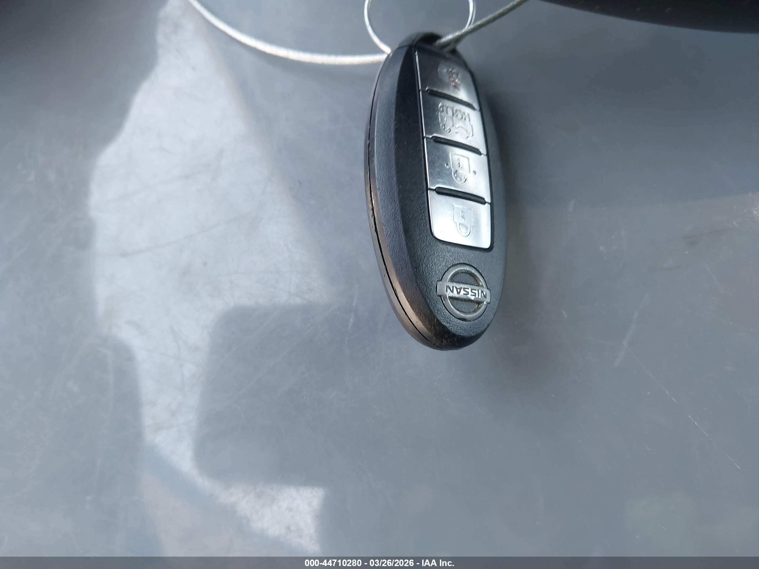 NISSAN LEAF image 11