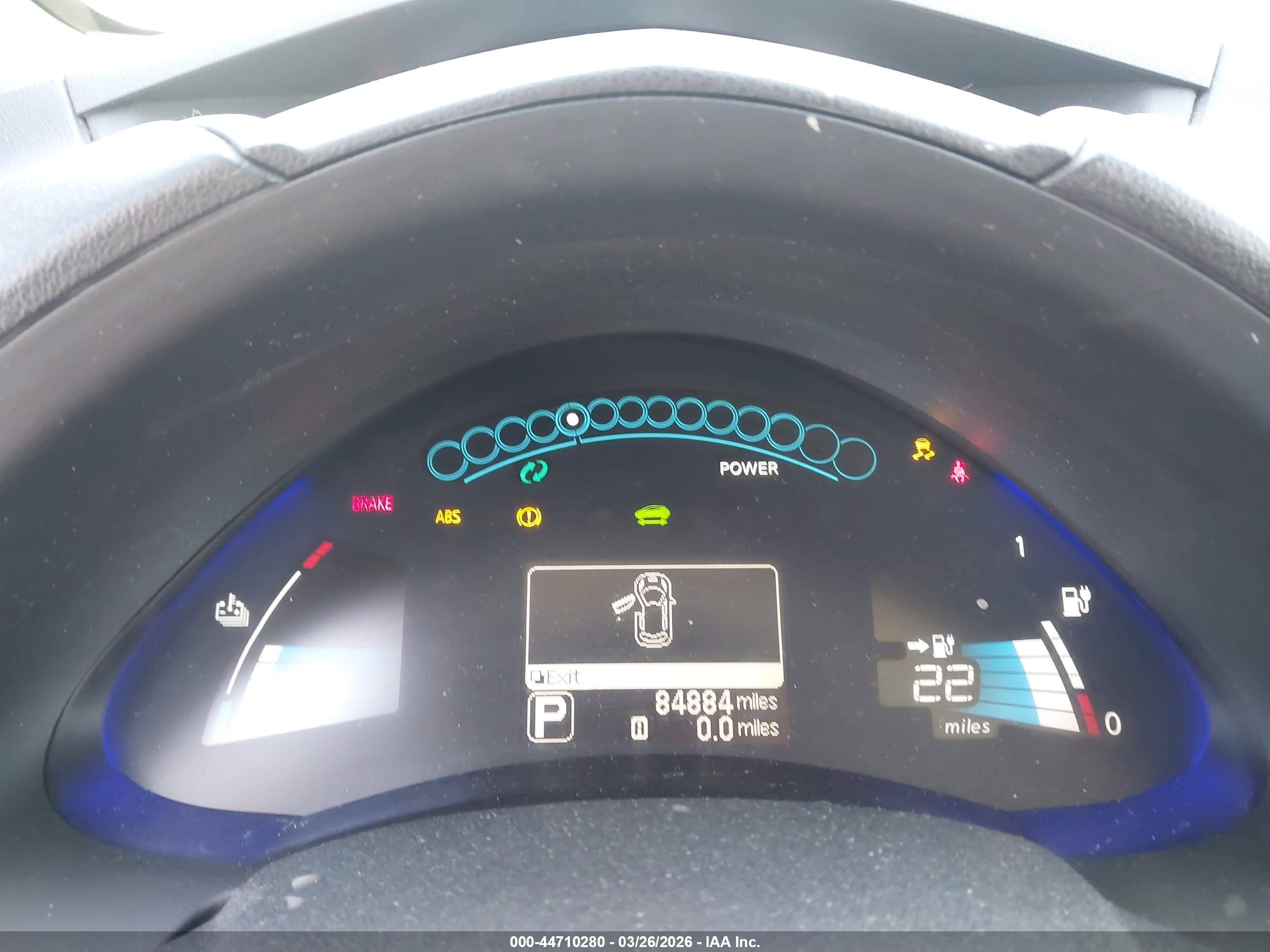 NISSAN LEAF image 7