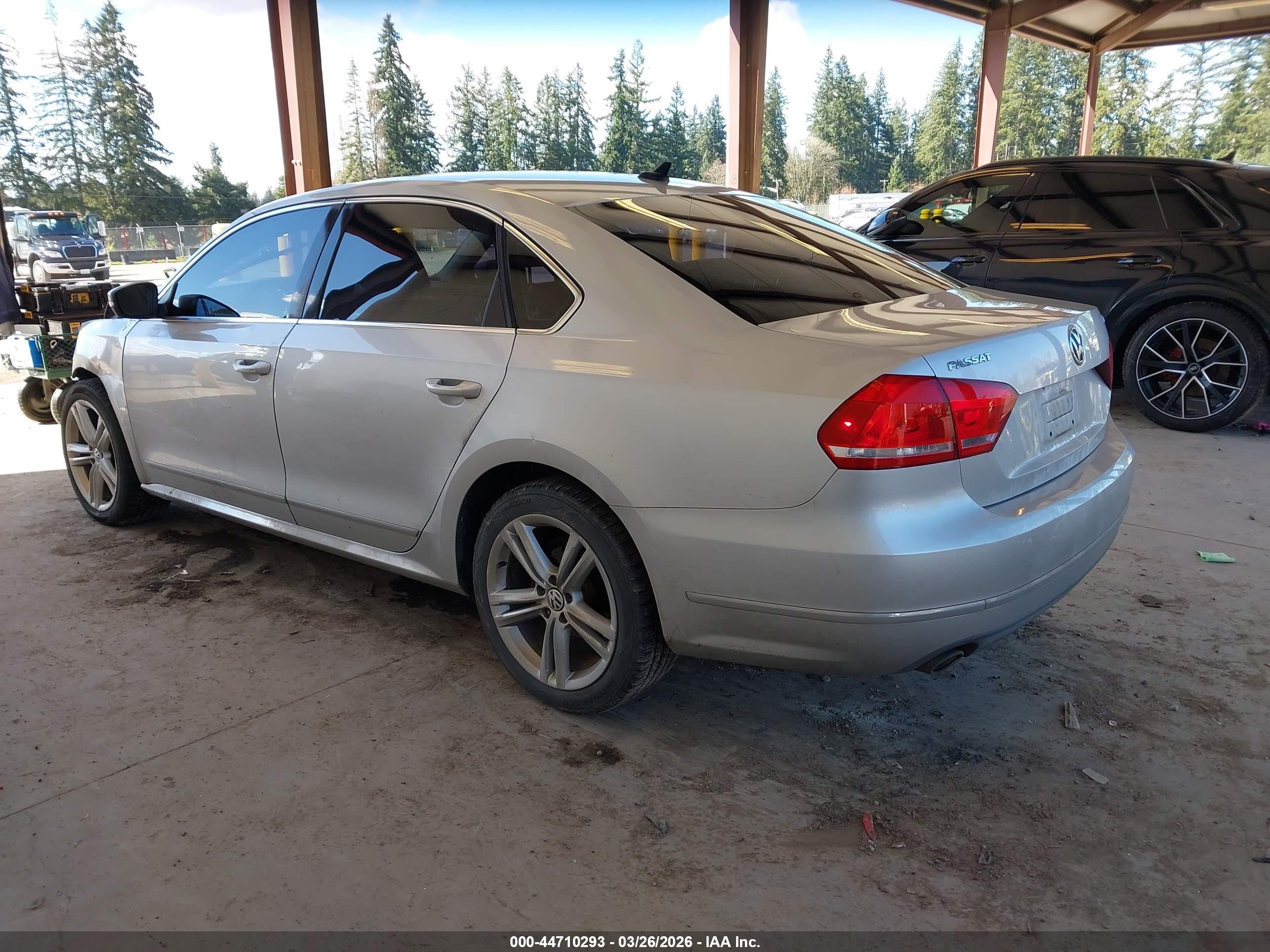 VOLKSWAGEN PASSAT image 3