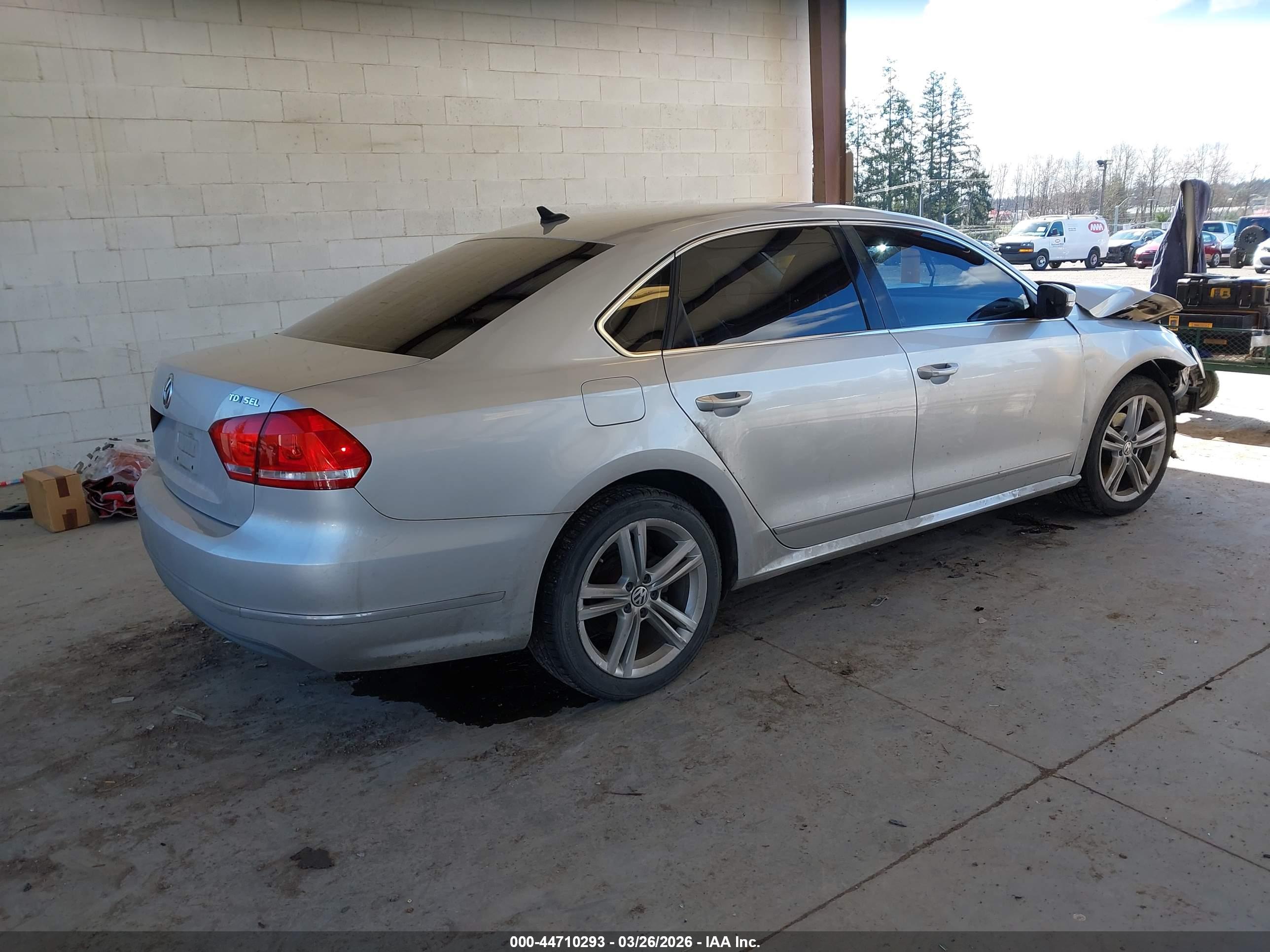 VOLKSWAGEN PASSAT image 4