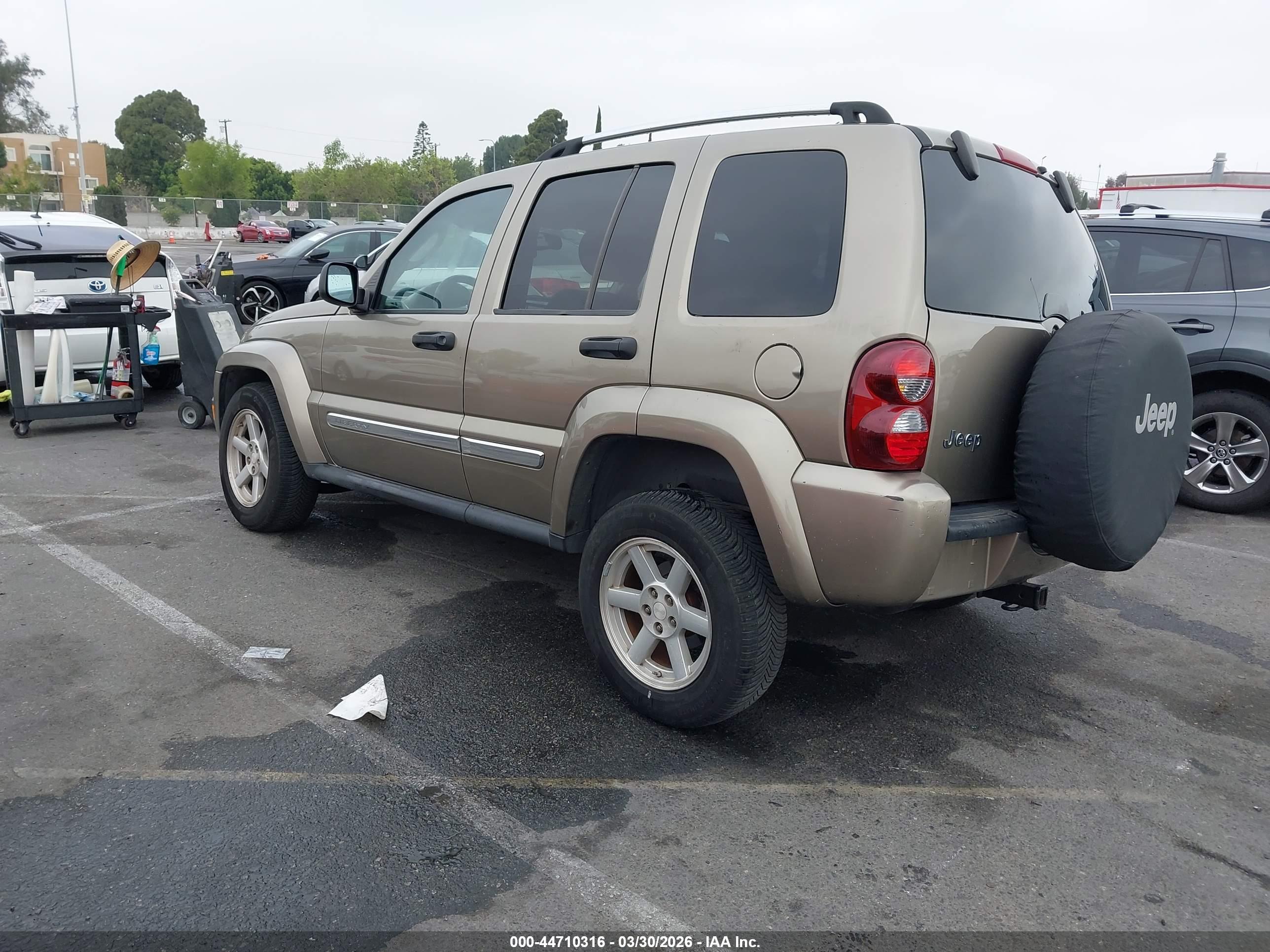 JEEP LIBERTY image 3