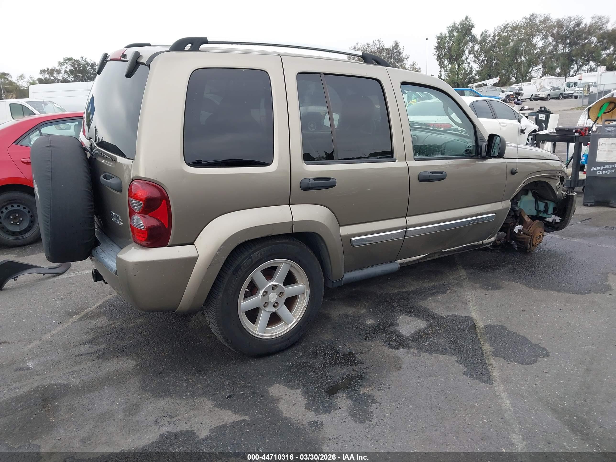 JEEP LIBERTY image 4