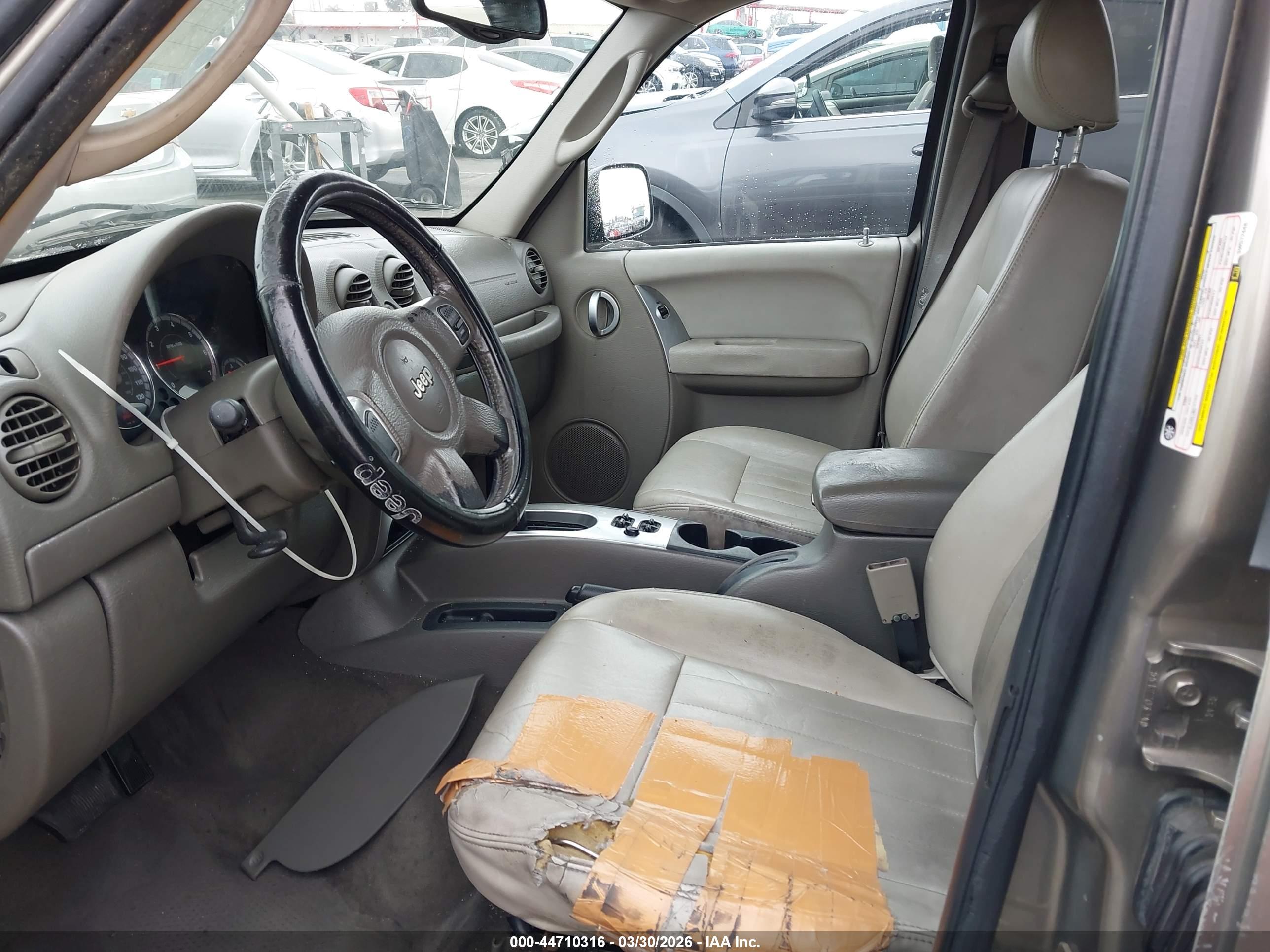 JEEP LIBERTY image 5