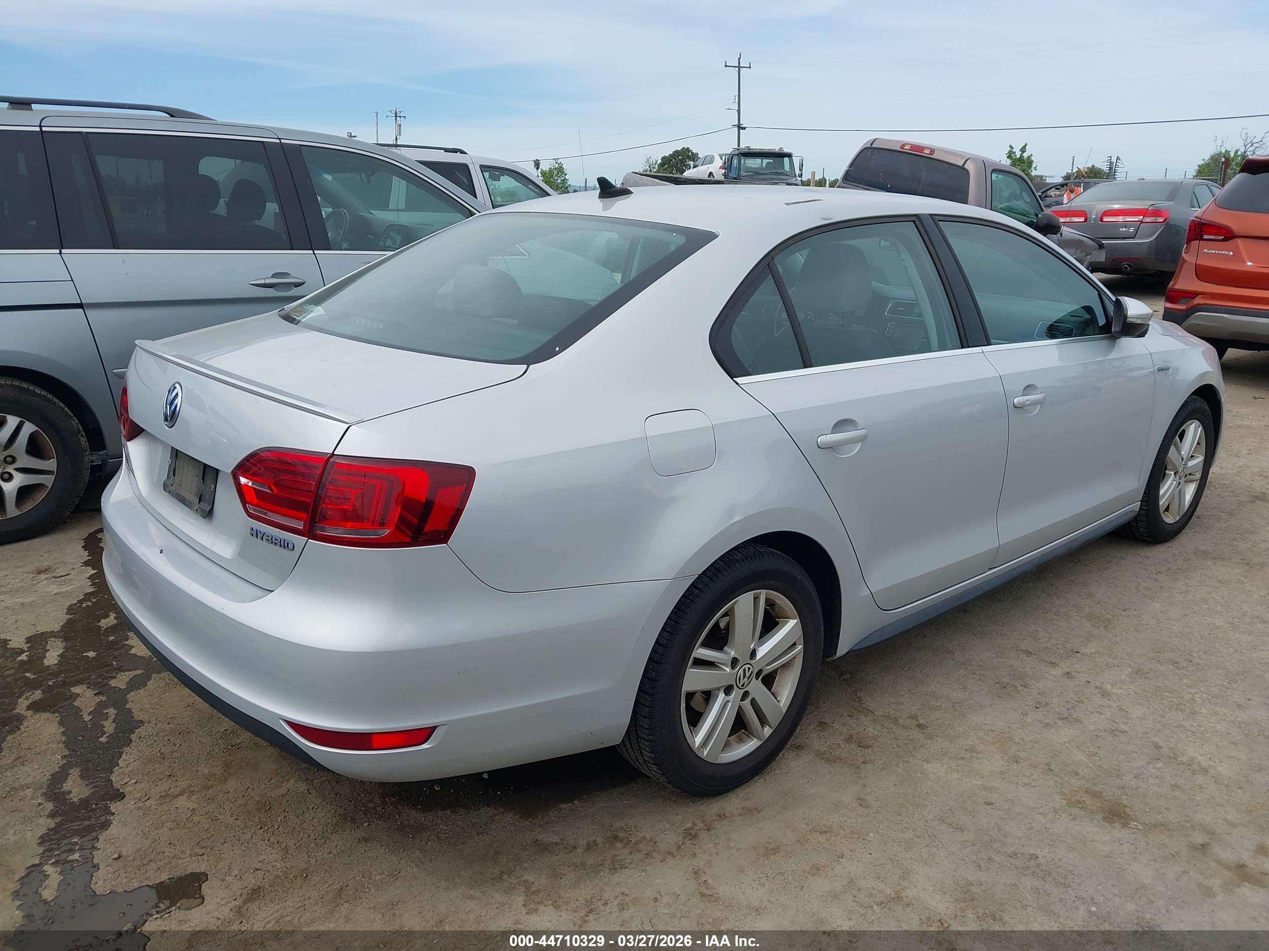 VOLKSWAGEN JETTA image 4