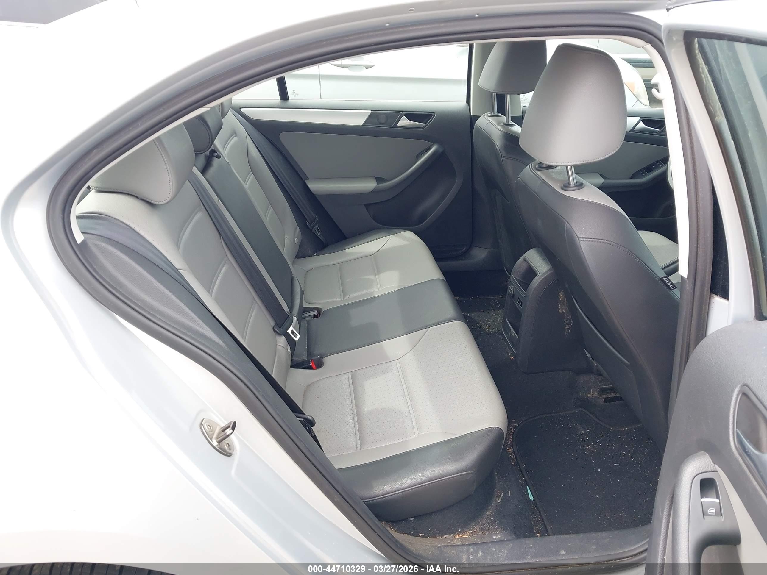 VOLKSWAGEN JETTA image 8