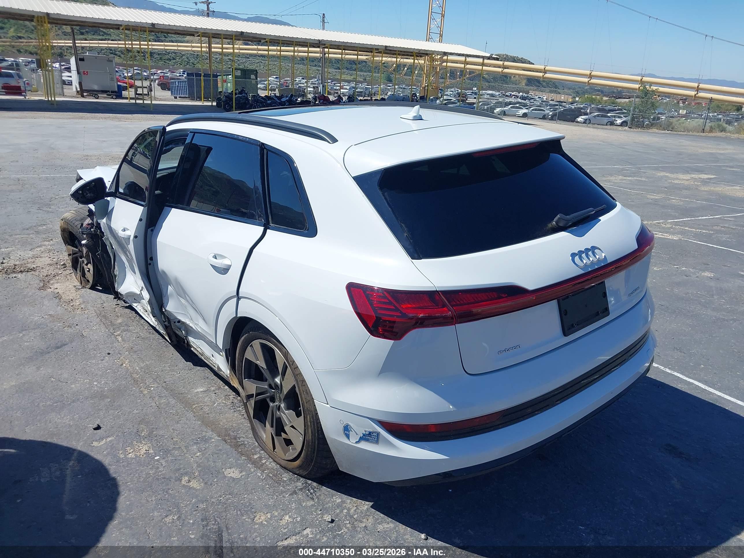 AUDI E-TRON image 3