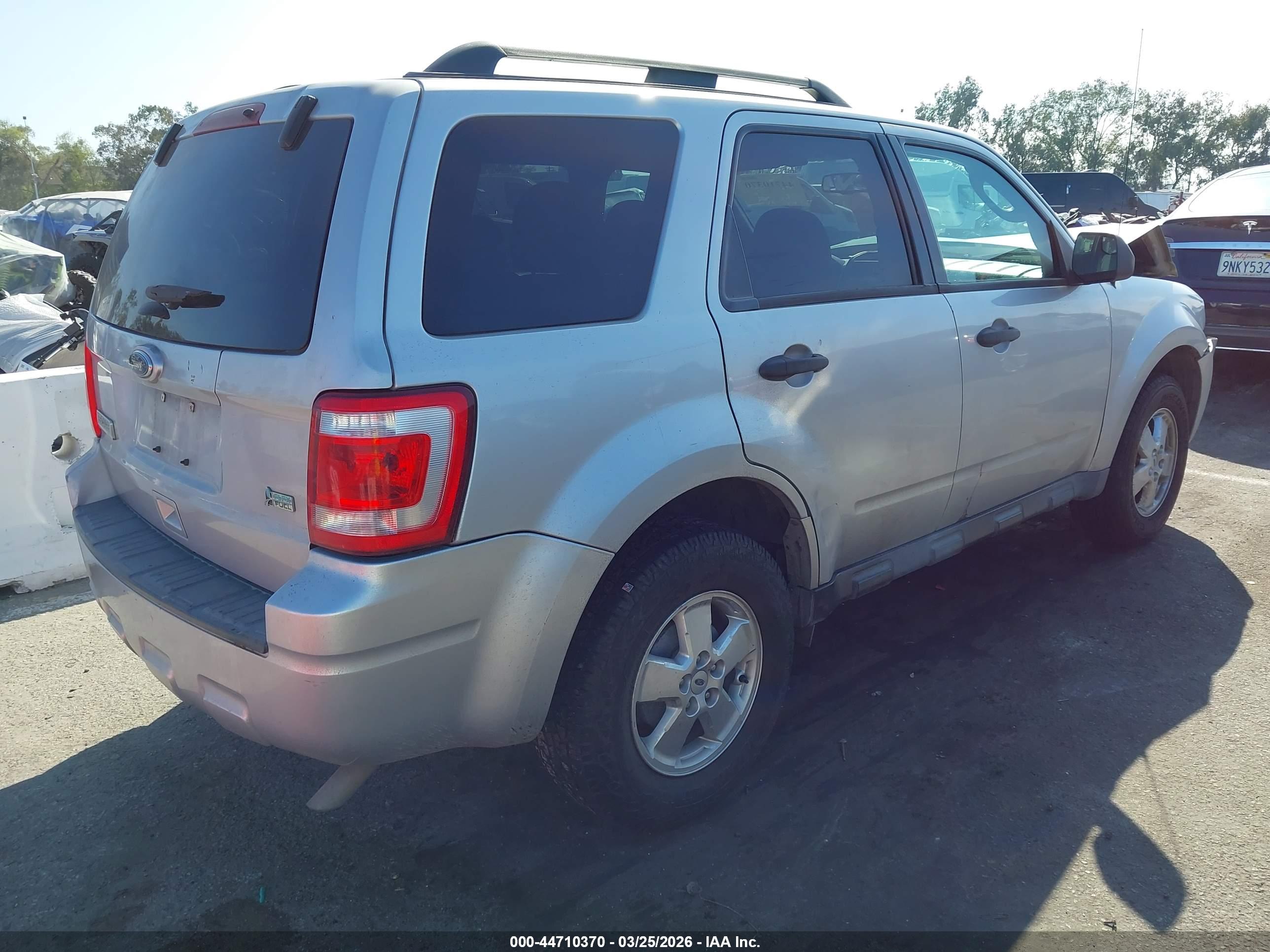 FORD ESCAPE image 4