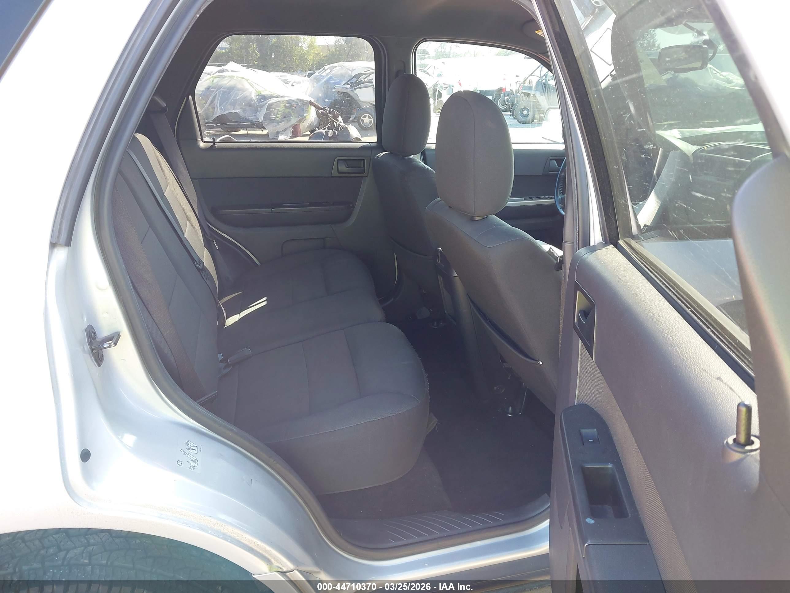 FORD ESCAPE image 8