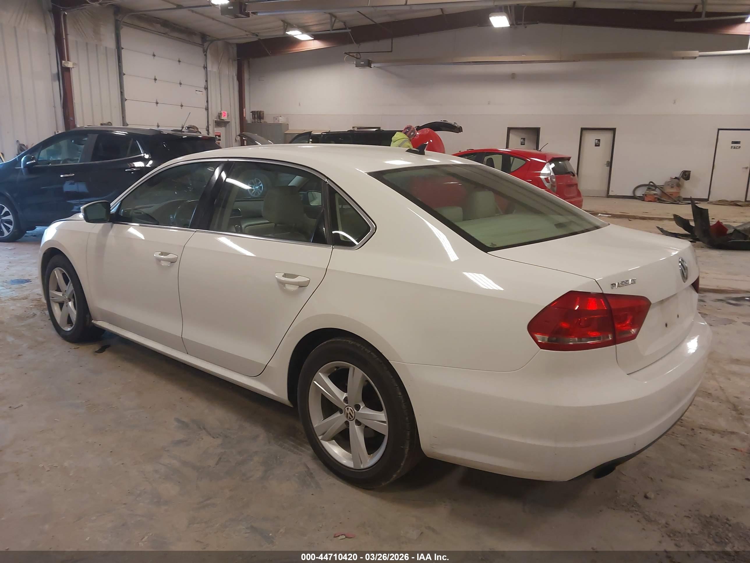 VOLKSWAGEN PASSAT image 3