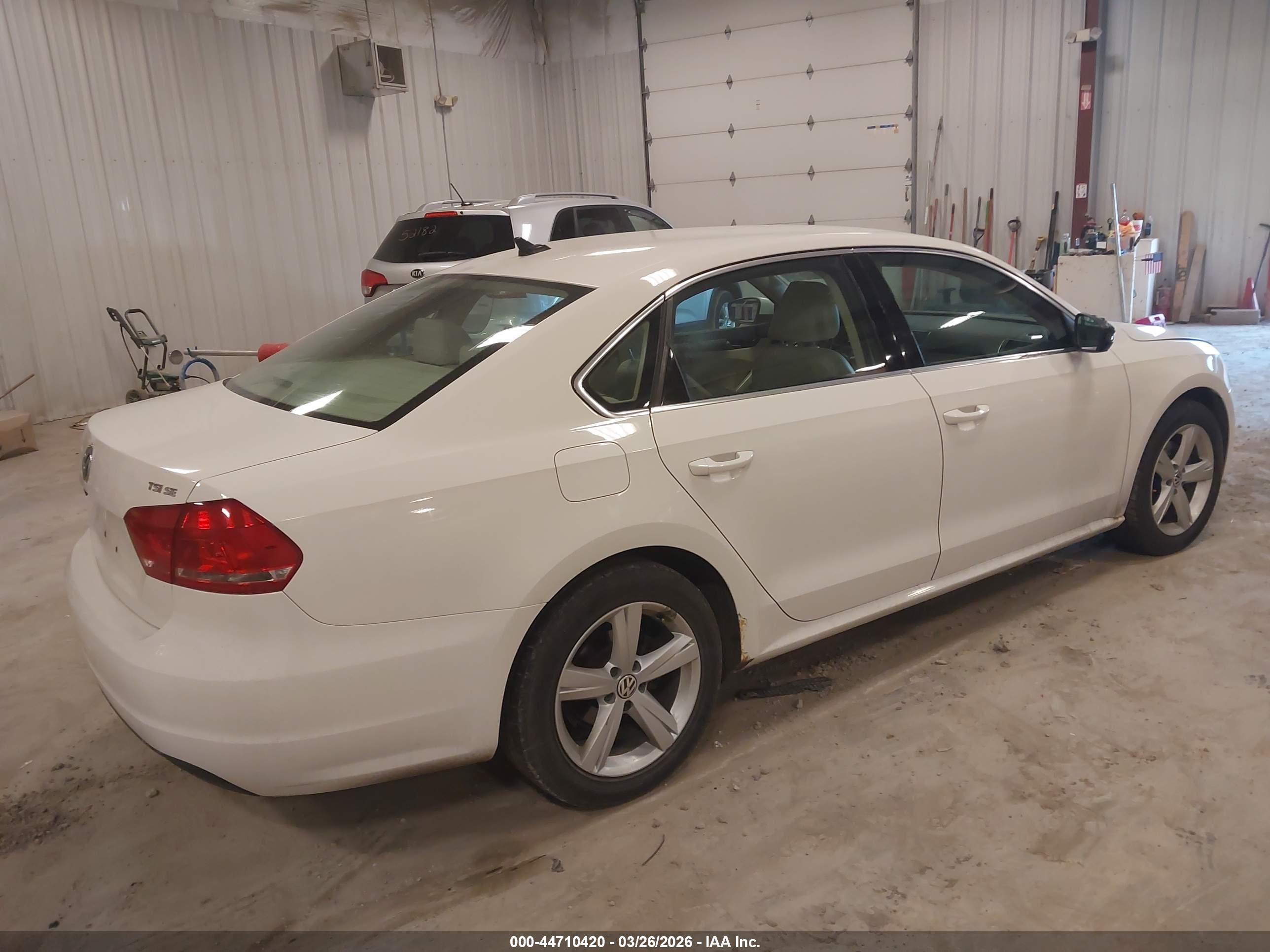 VOLKSWAGEN PASSAT image 4