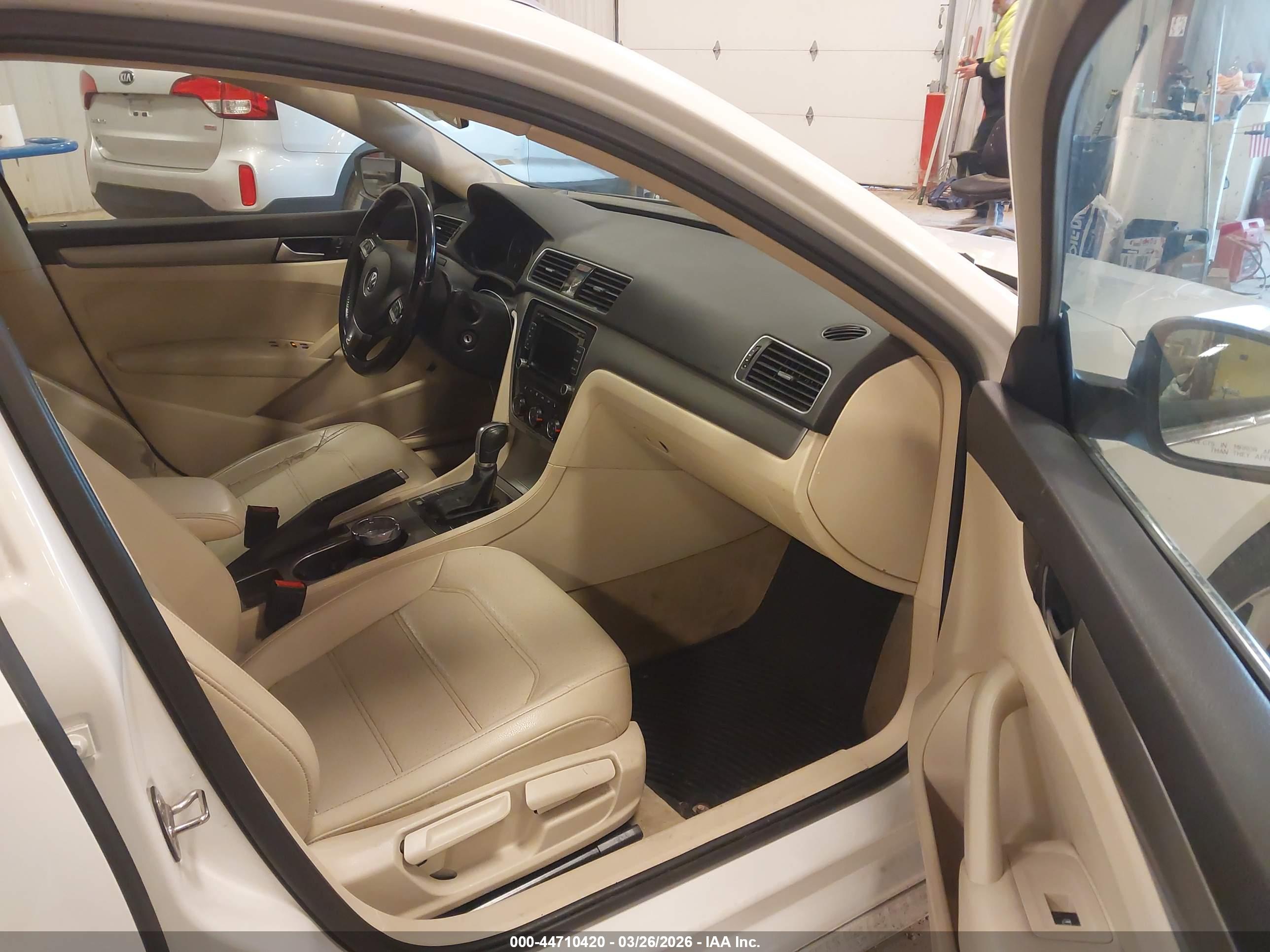VOLKSWAGEN PASSAT image 5