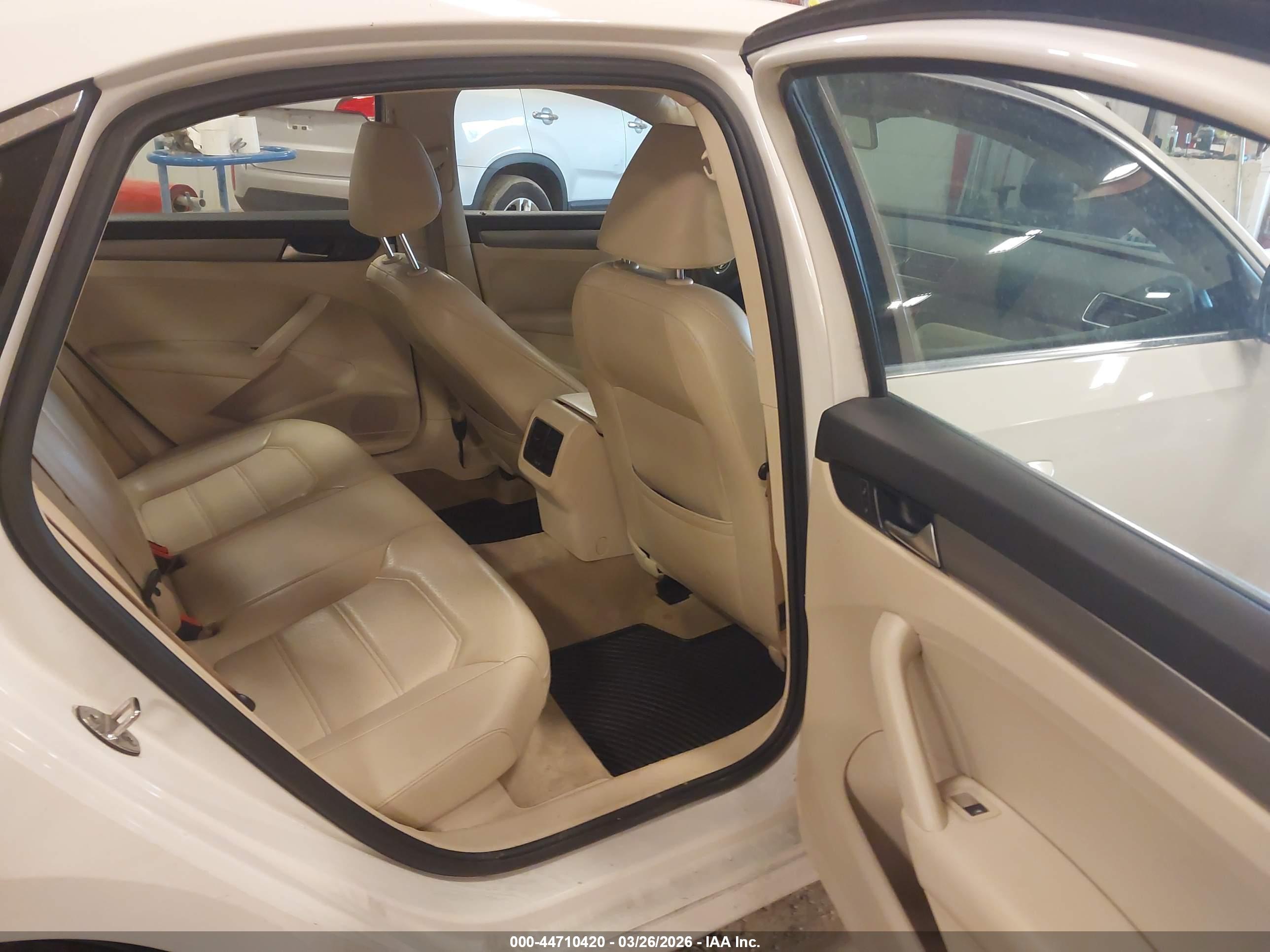 VOLKSWAGEN PASSAT image 8