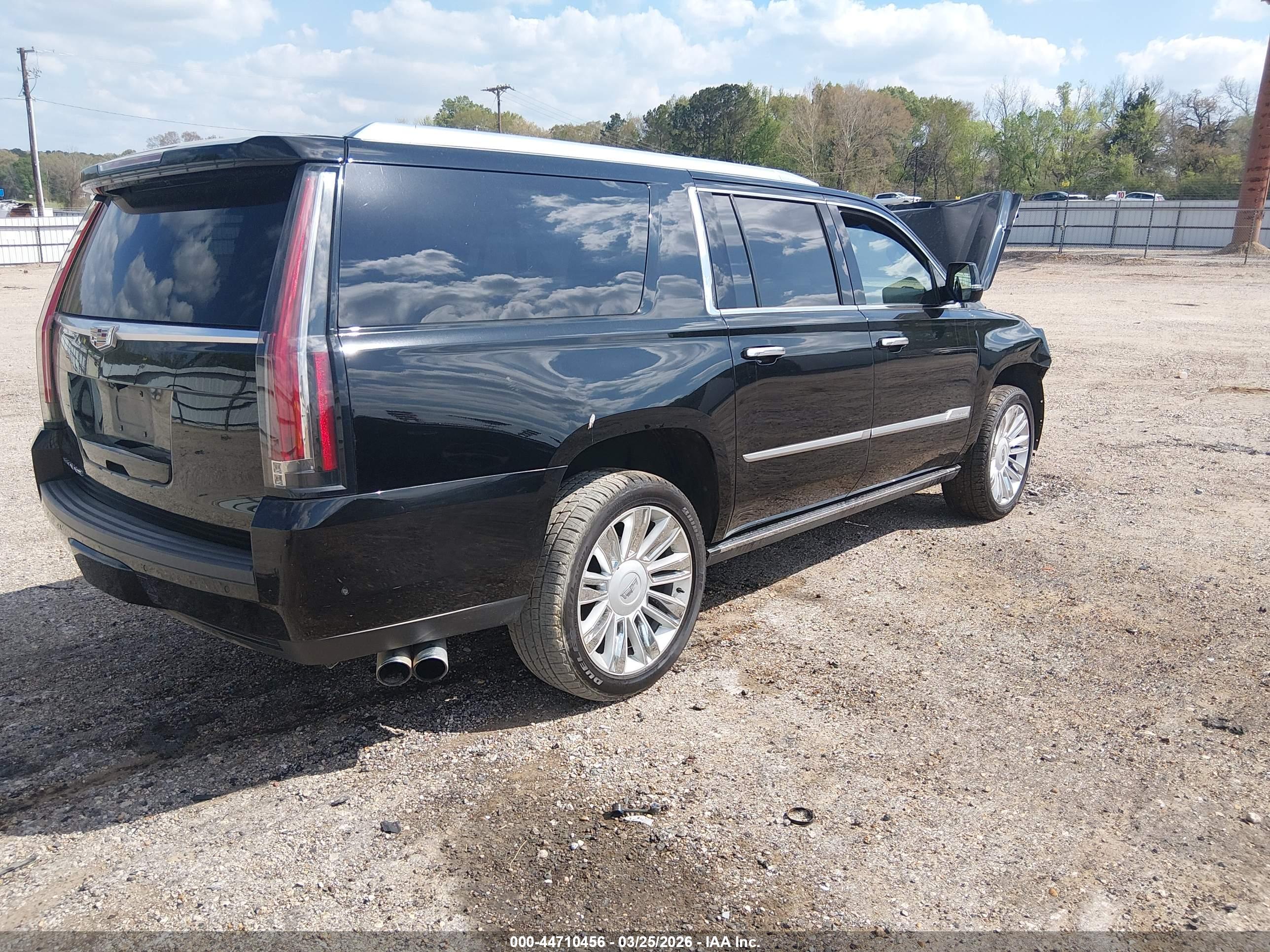 CADILLAC ESCALADE image 4