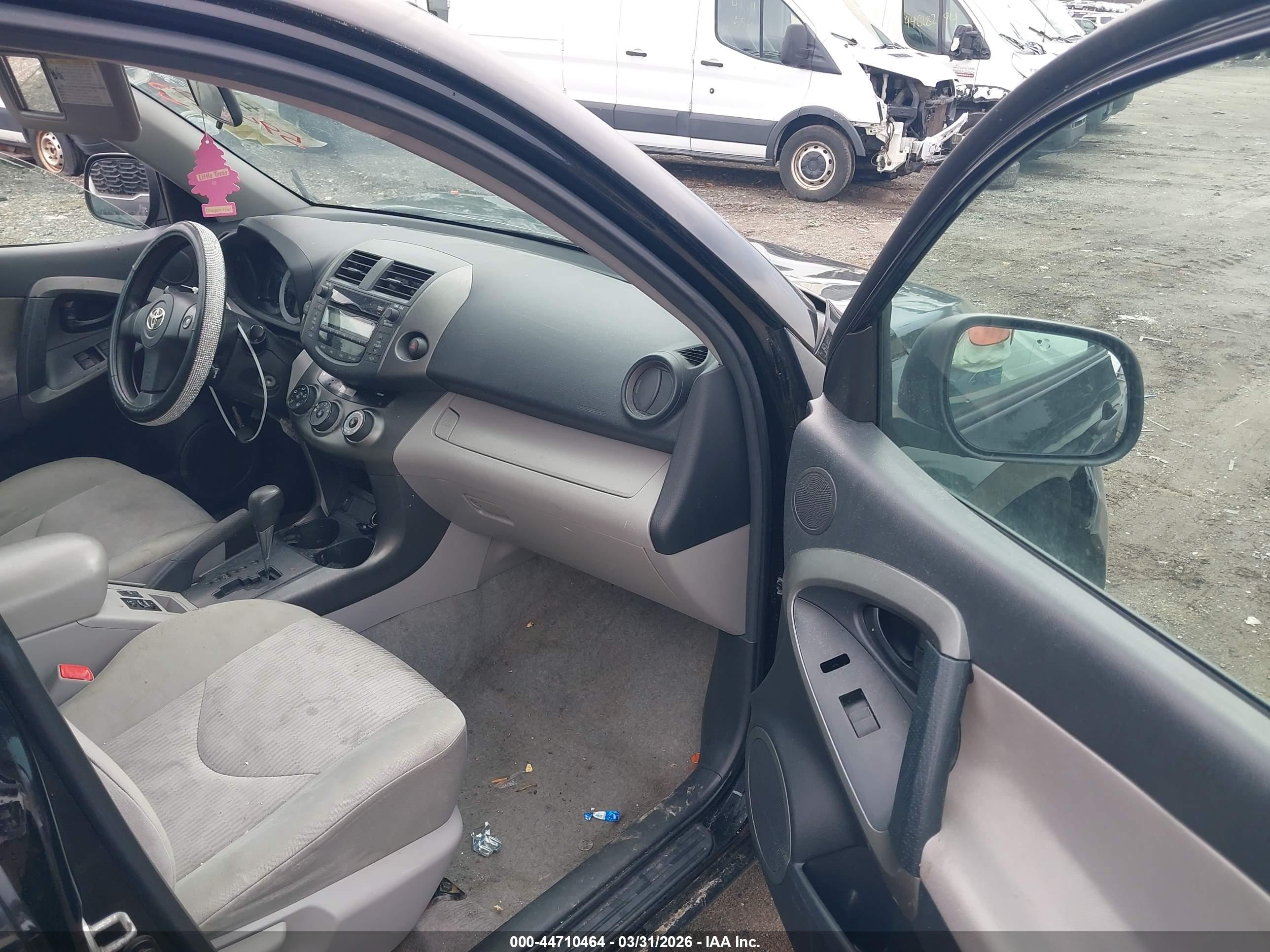 TOYOTA RAV4 image 5