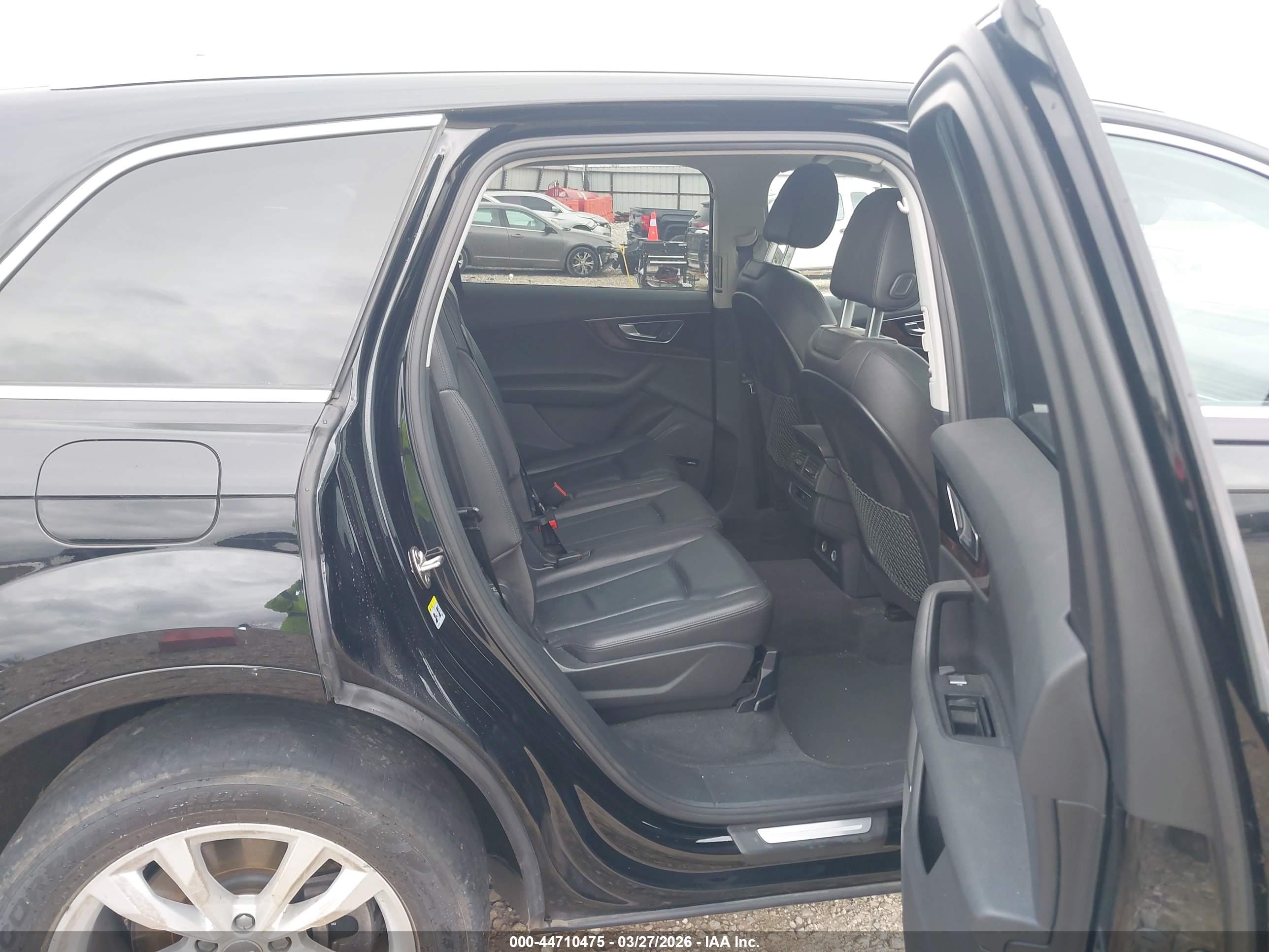 AUDI Q7 image 8