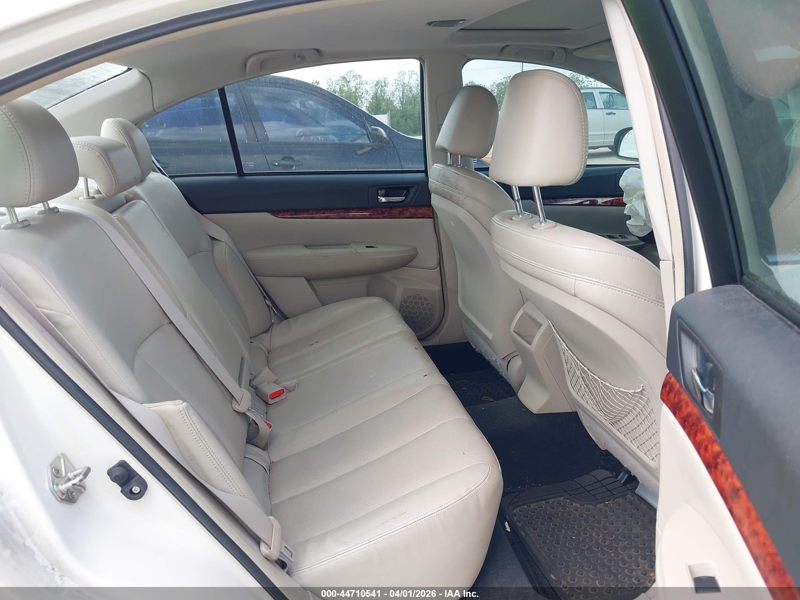 SUBARU LEGACY image 8