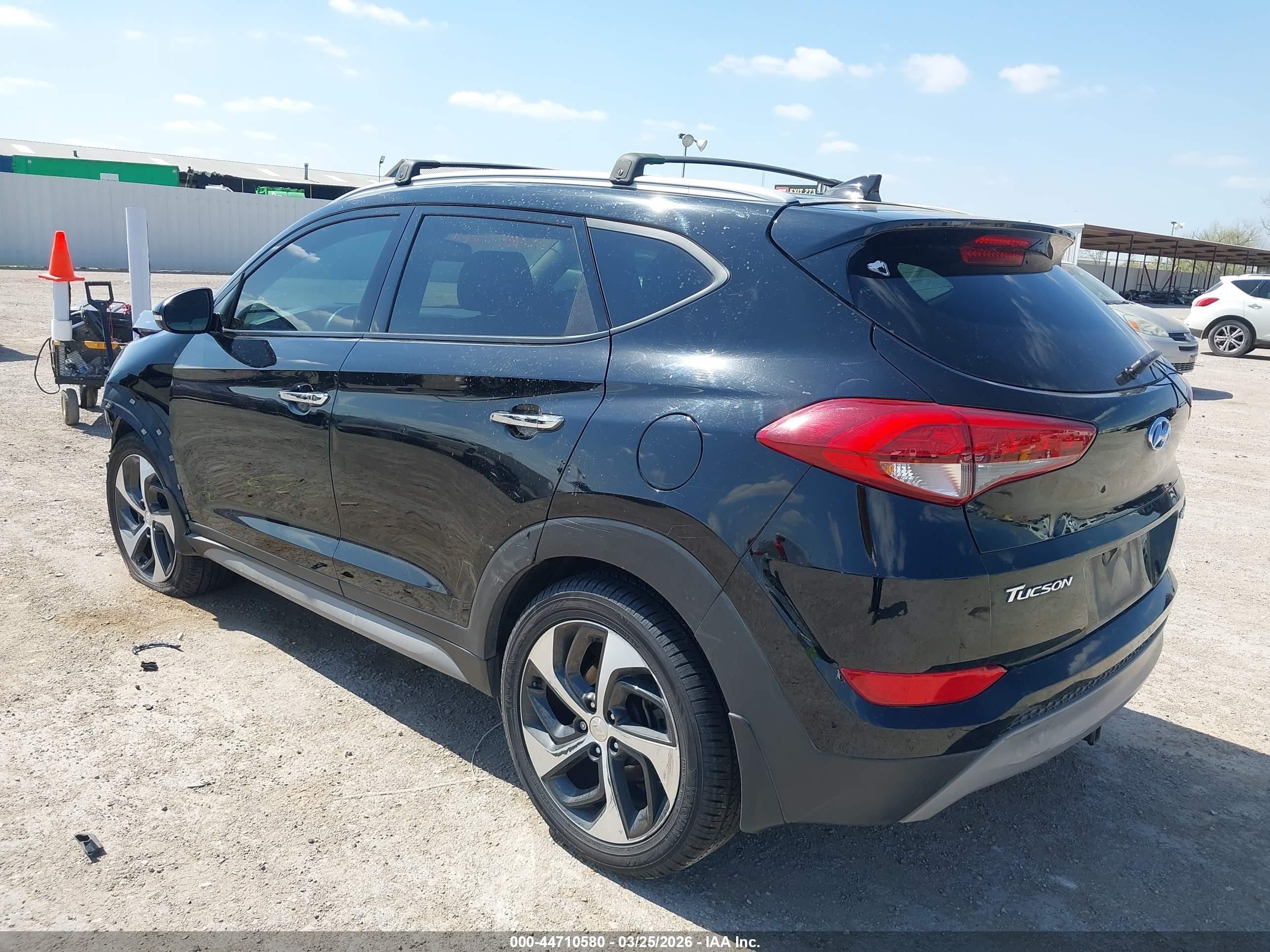 HYUNDAI TUCSON image 3