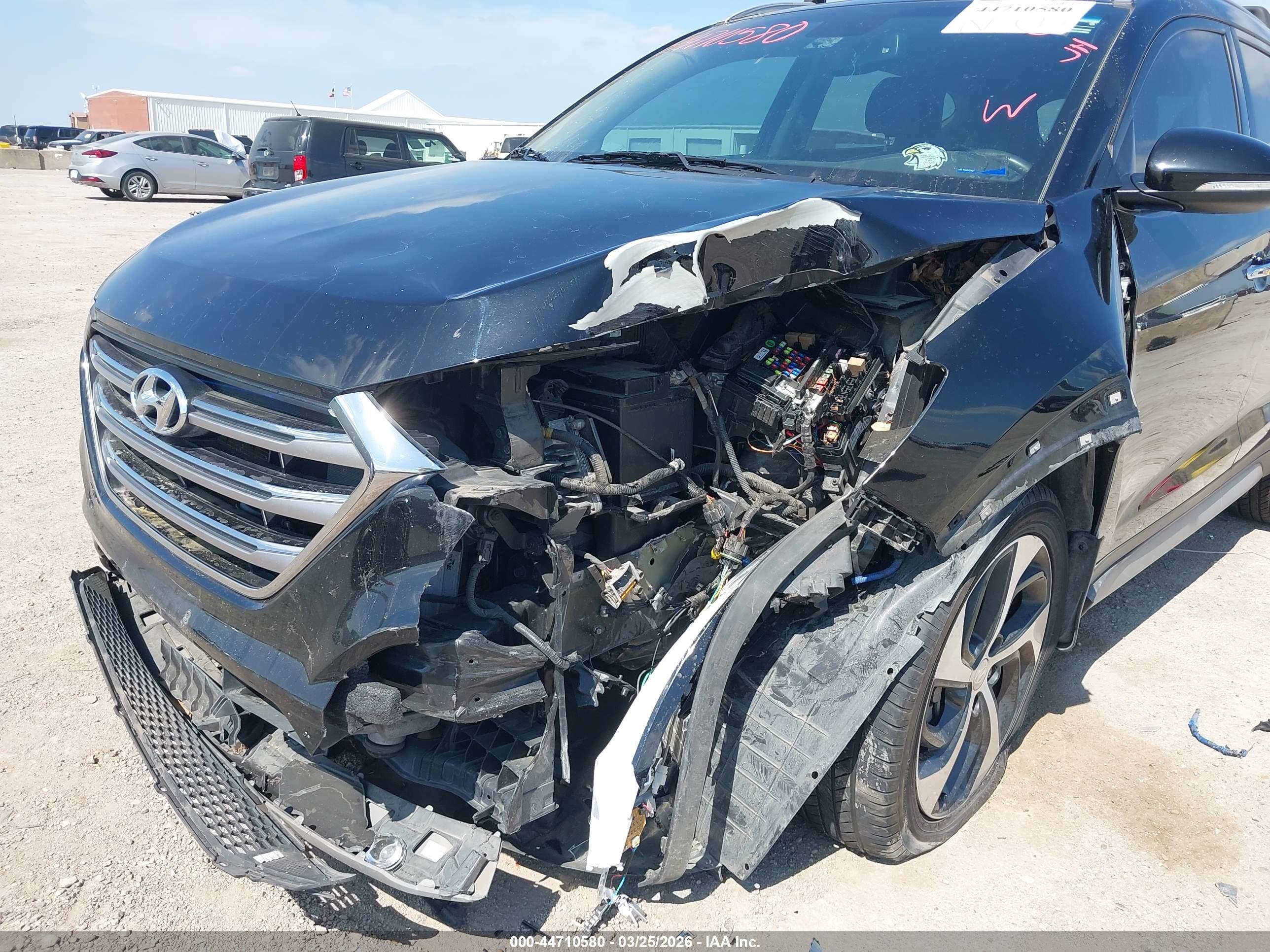 HYUNDAI TUCSON image 6