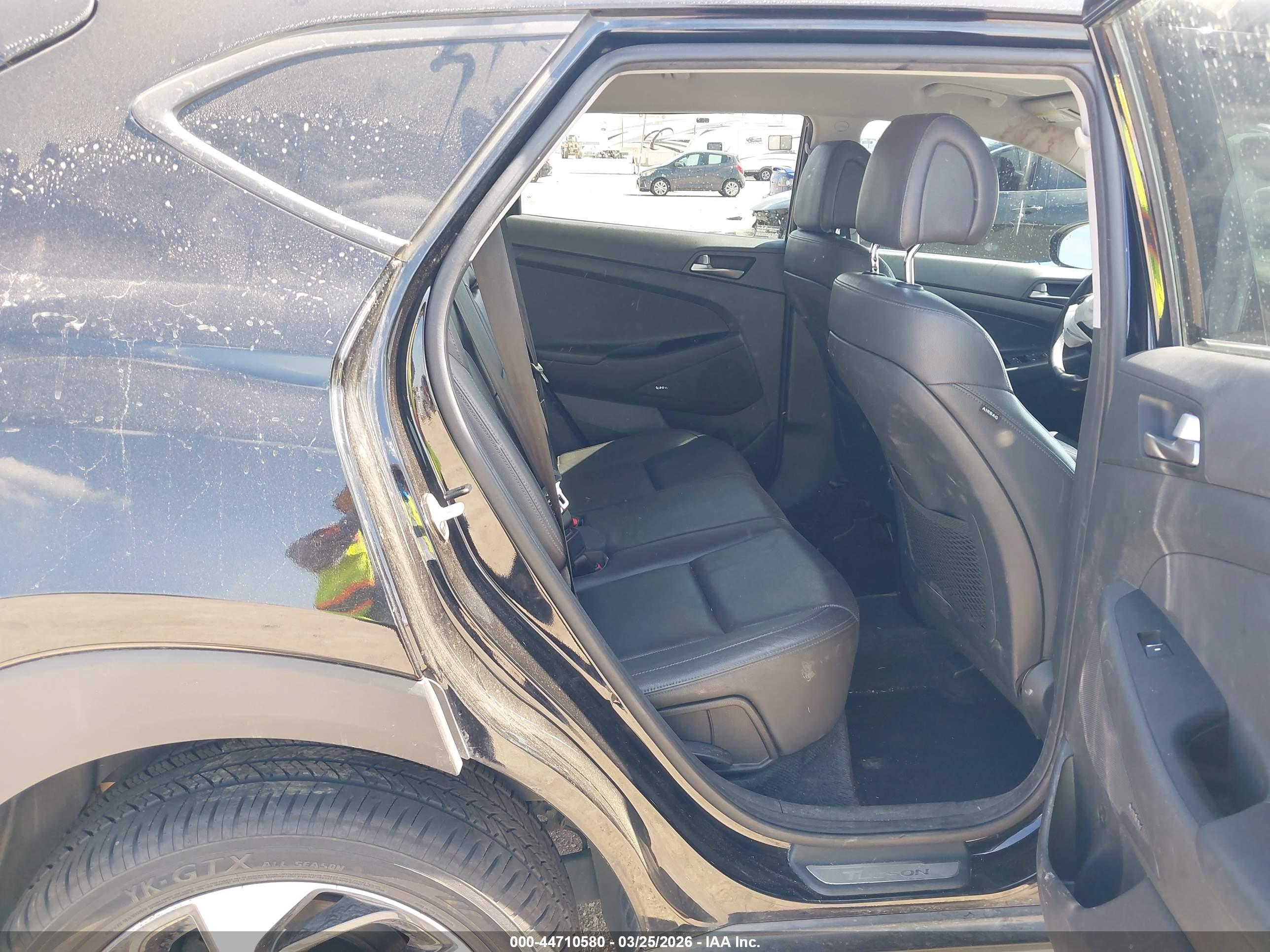 HYUNDAI TUCSON image 8