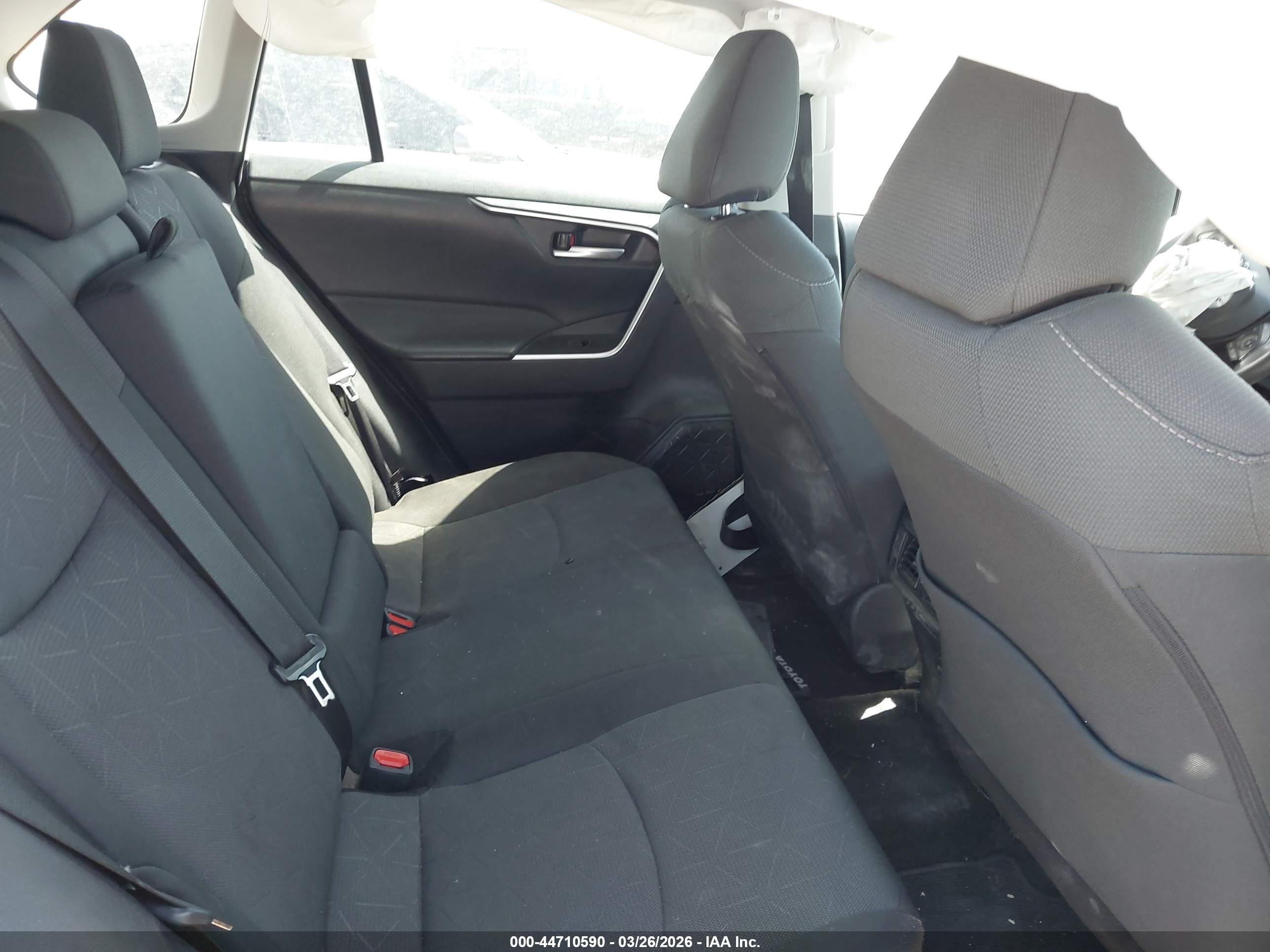TOYOTA RAV4 image 8