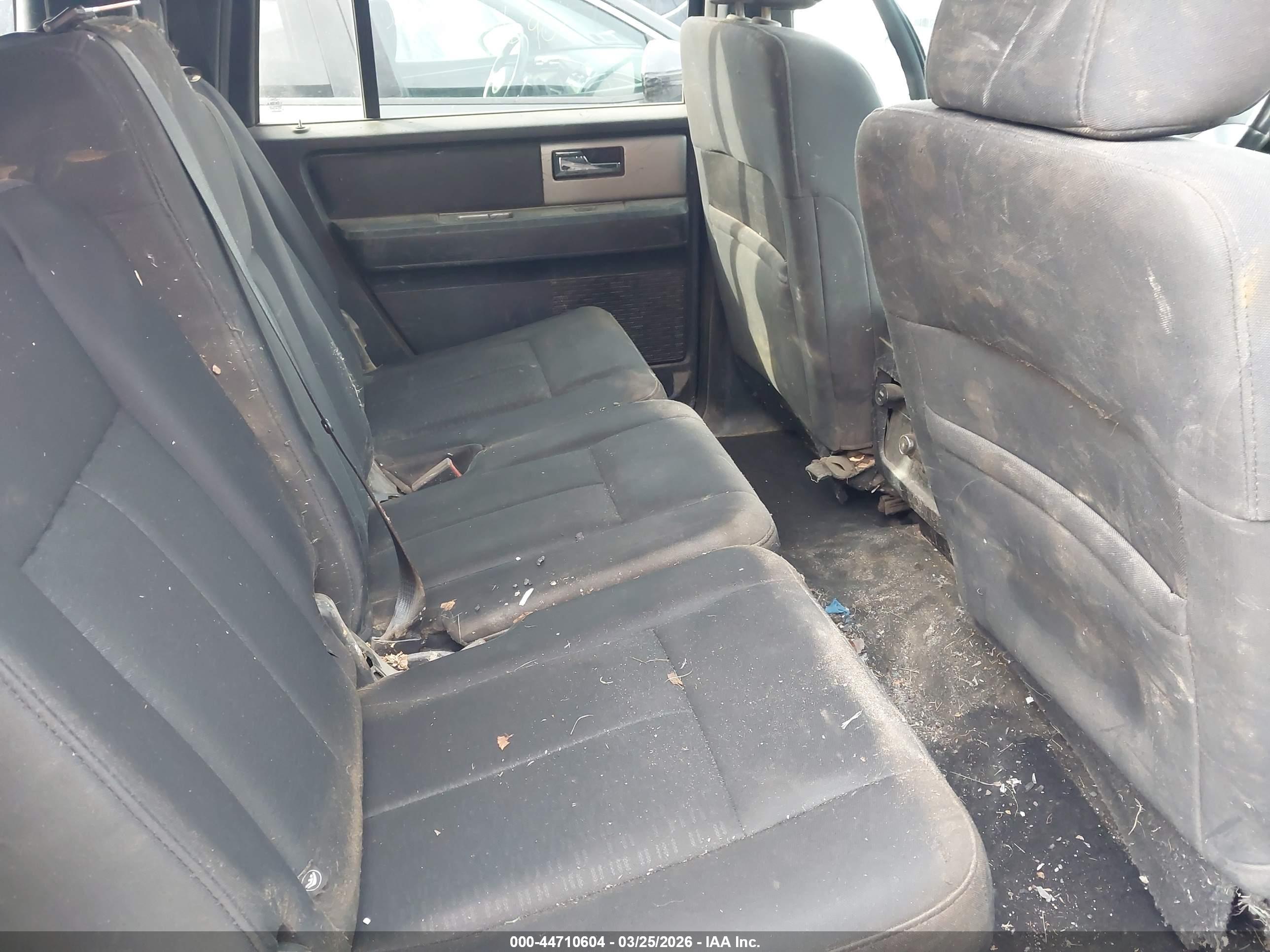 FORD EXPEDITION image 8