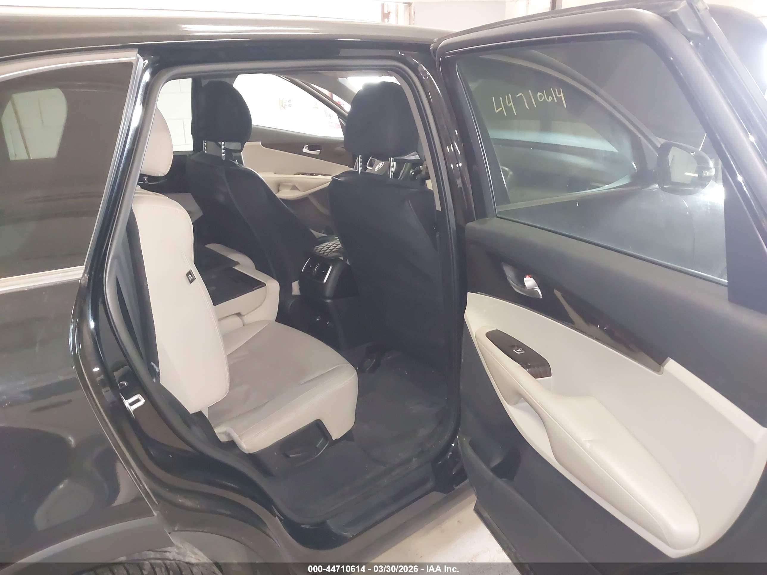KIA SORENTO image 5