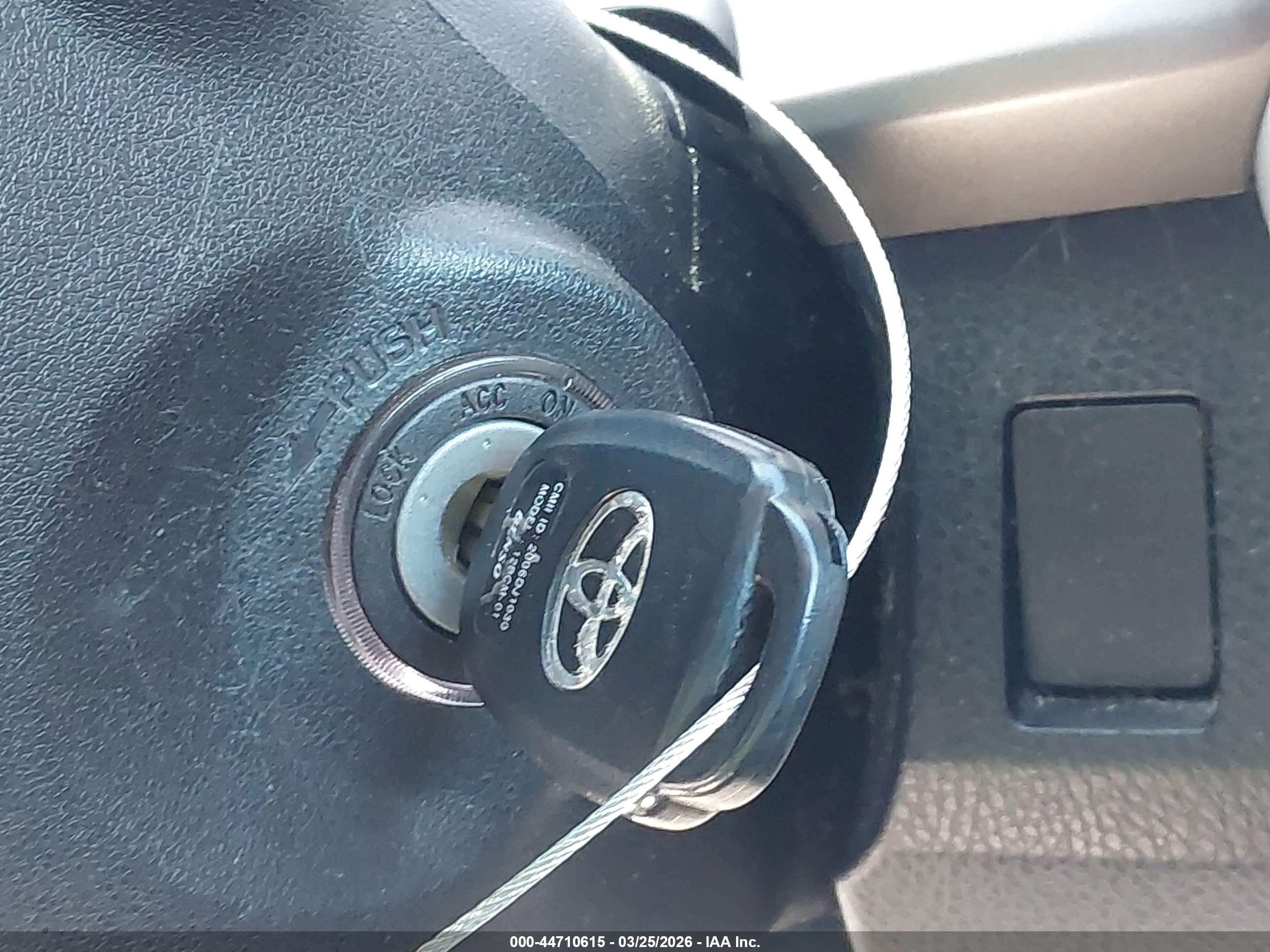 TOYOTA RAV4 image 11